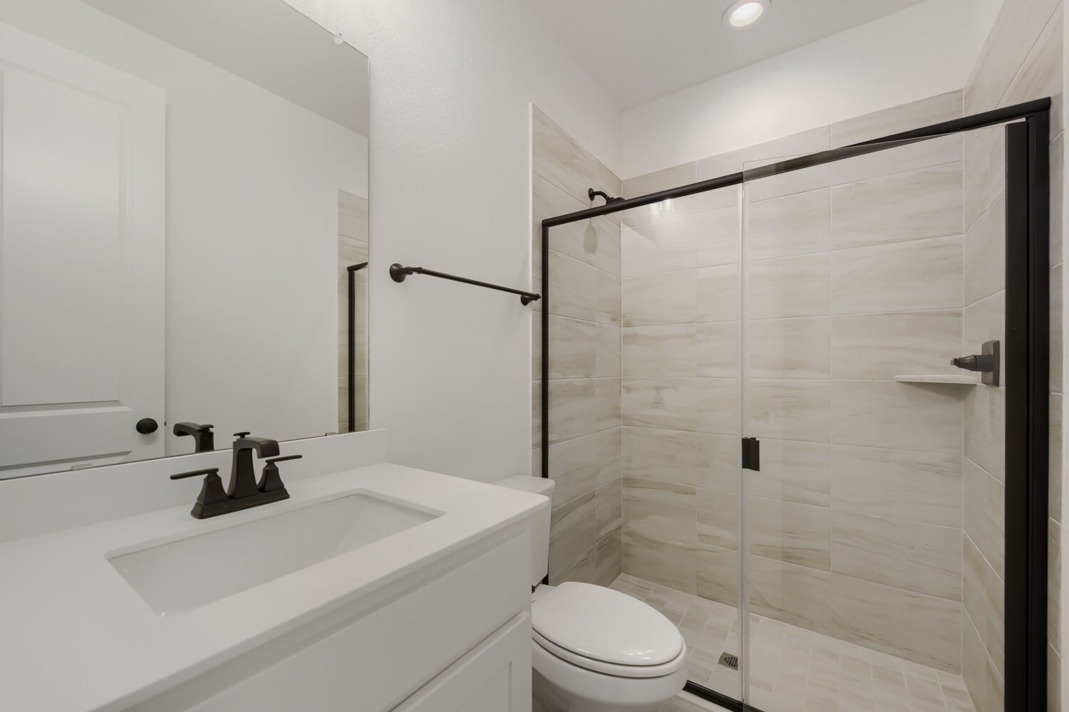 12117 Orchard - Full Bathroom