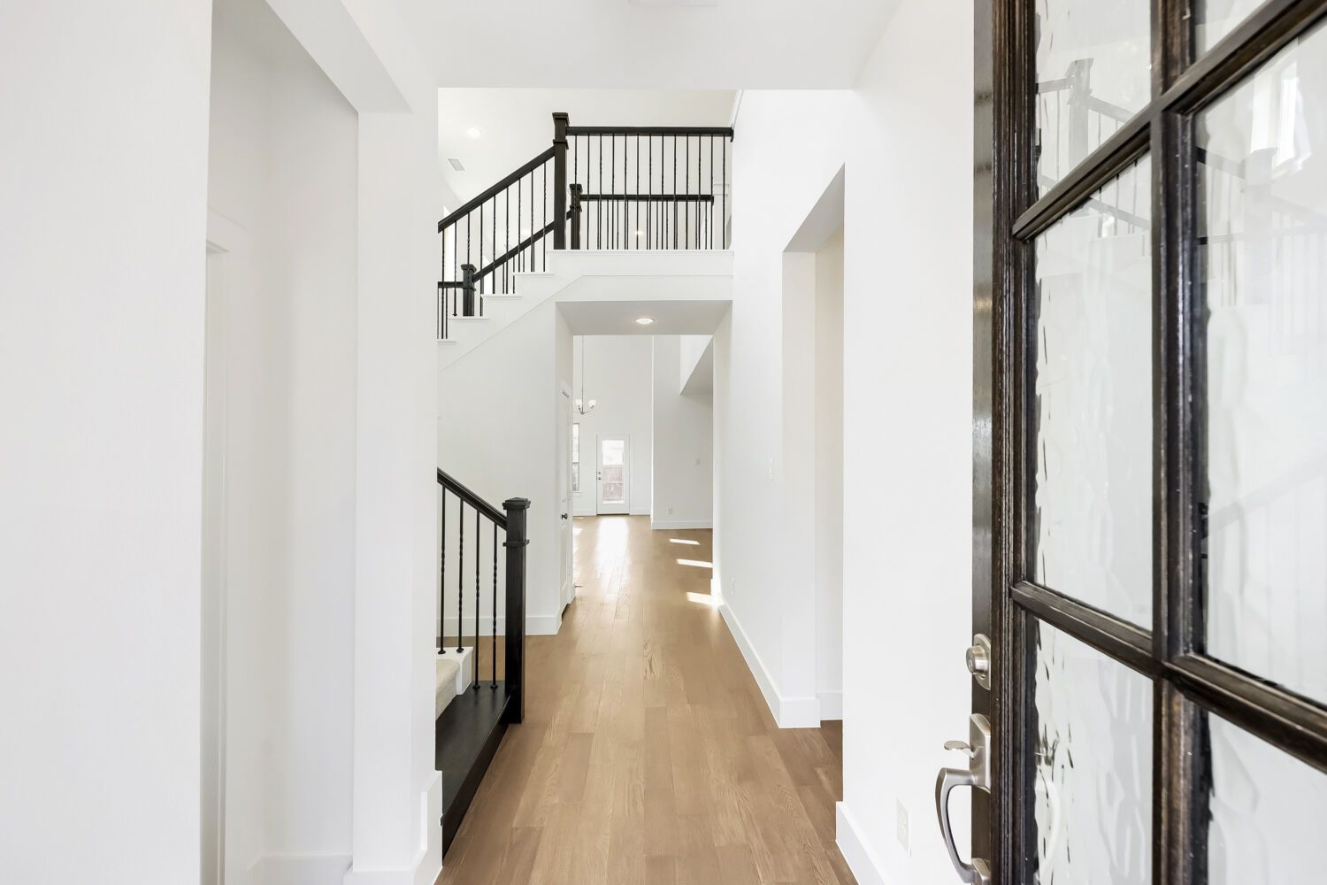 1737 Cornwall - Entry