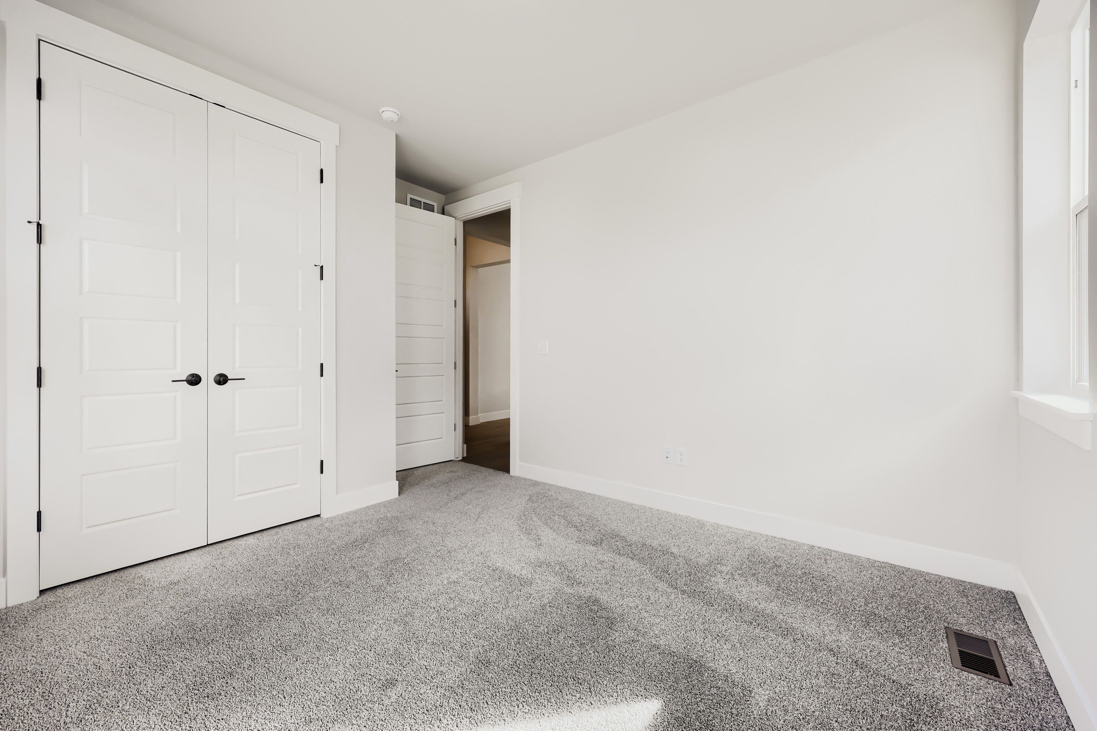 8461 Dines - Bedroom