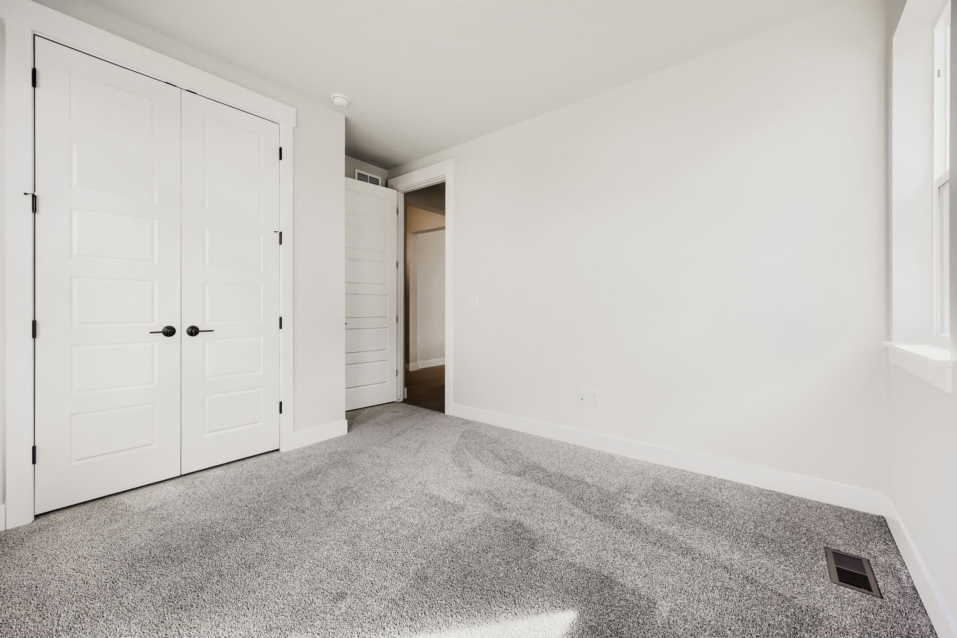 8461 Dines - Bedroom