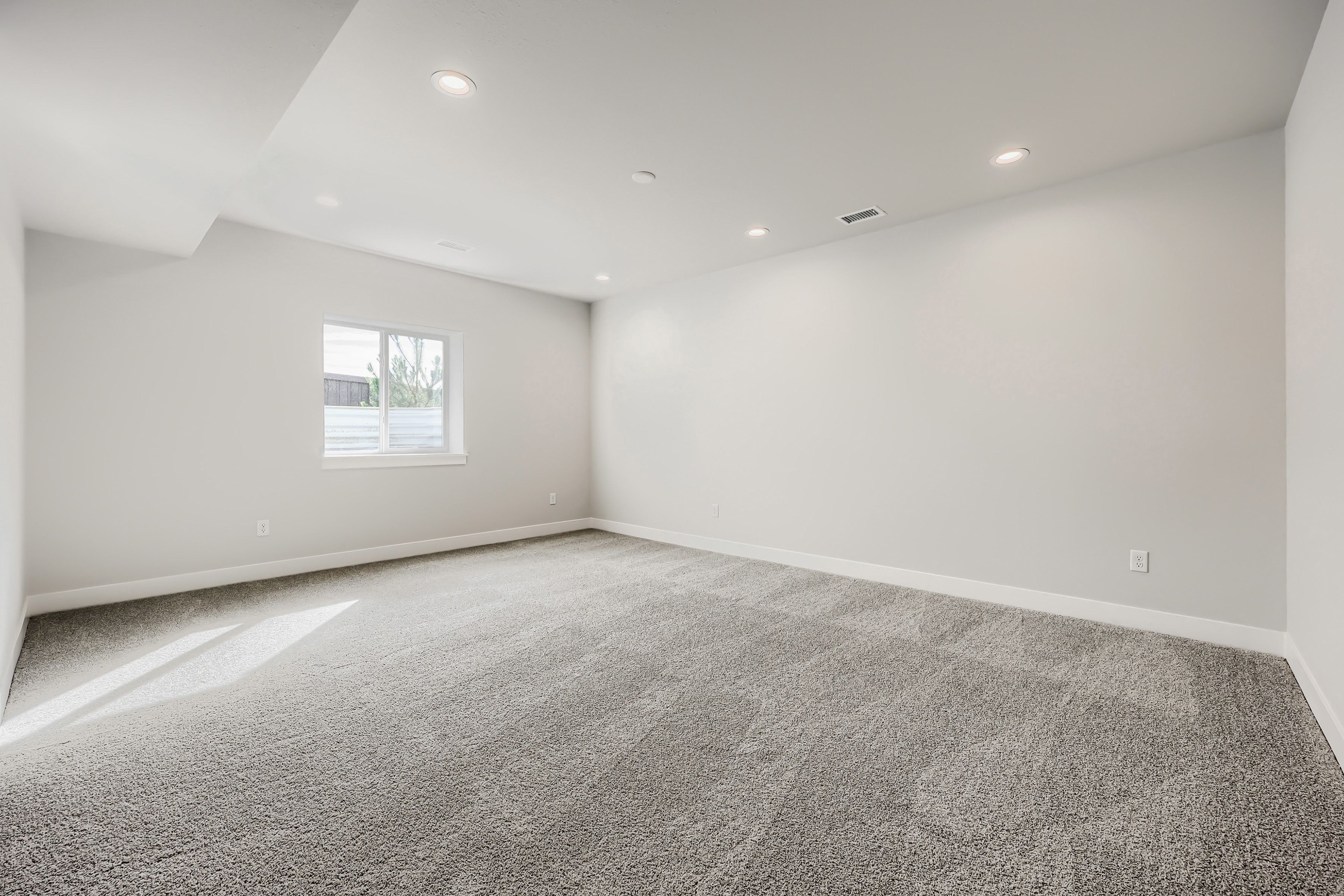 8461 Dines - Bedroom