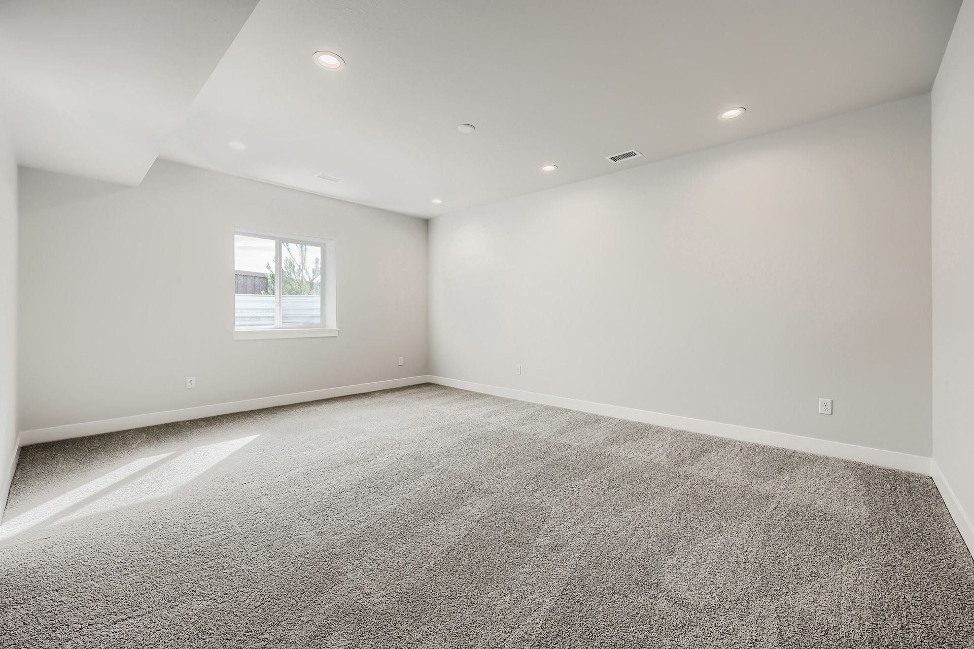 8461 Dines - Bedroom