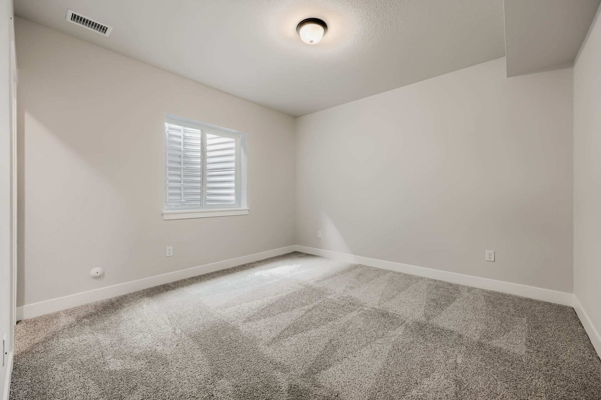 8461 Dines - Bedroom