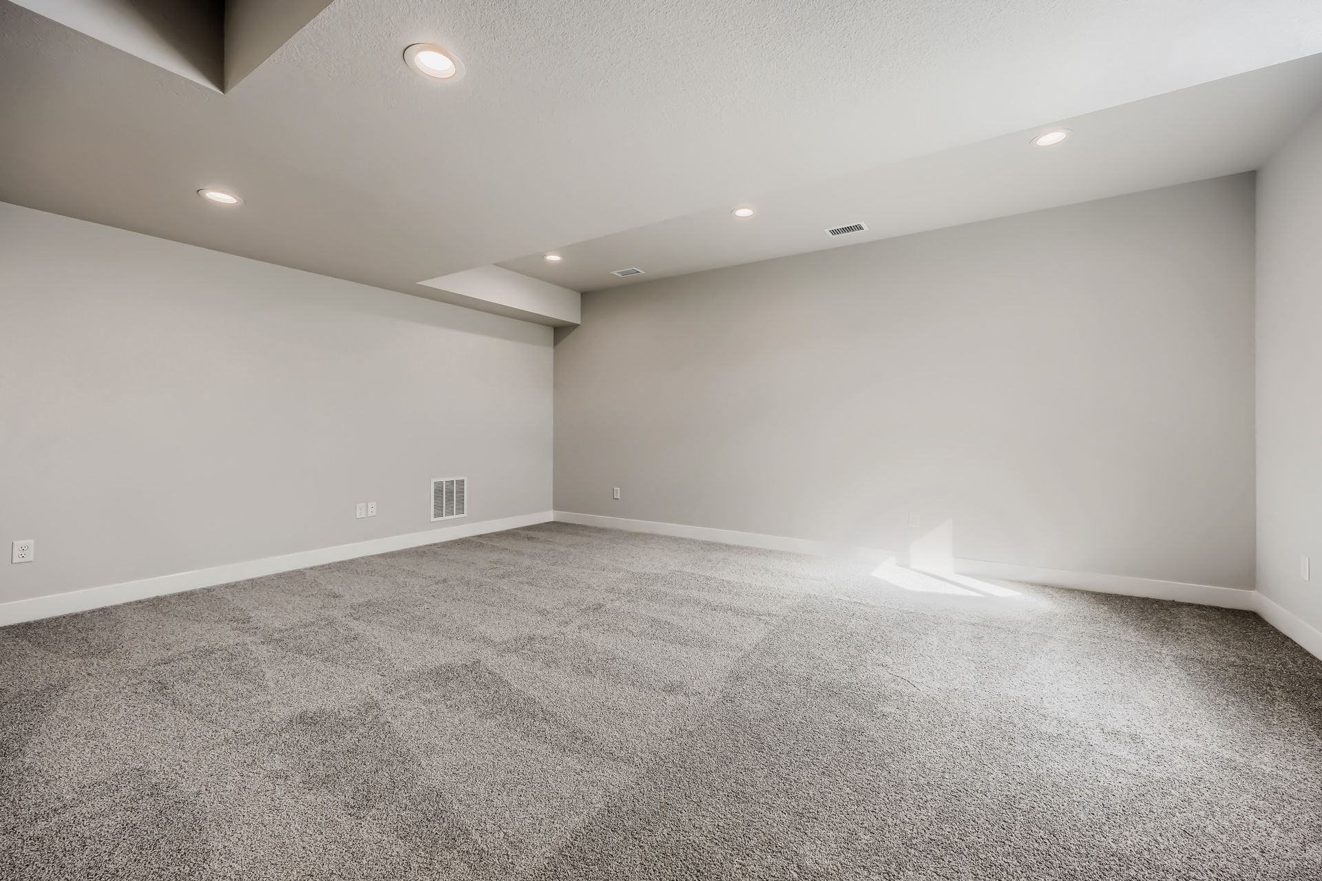 8461 Dines - Rec Room