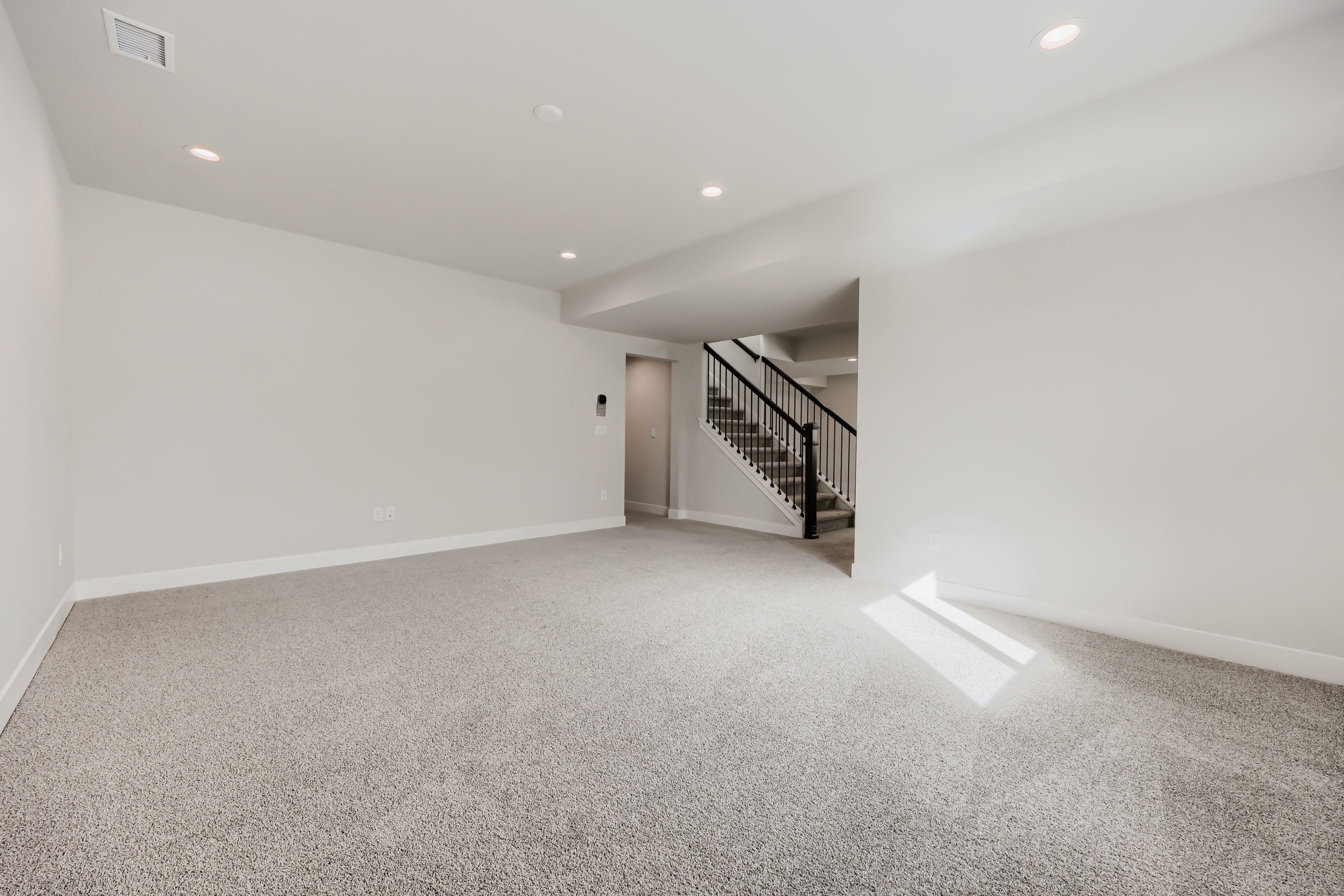 8461 Dines - Rec Room