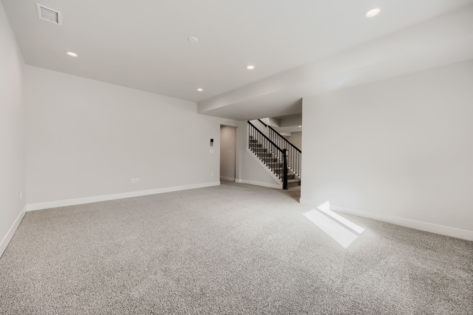 8461 Dines - Rec Room