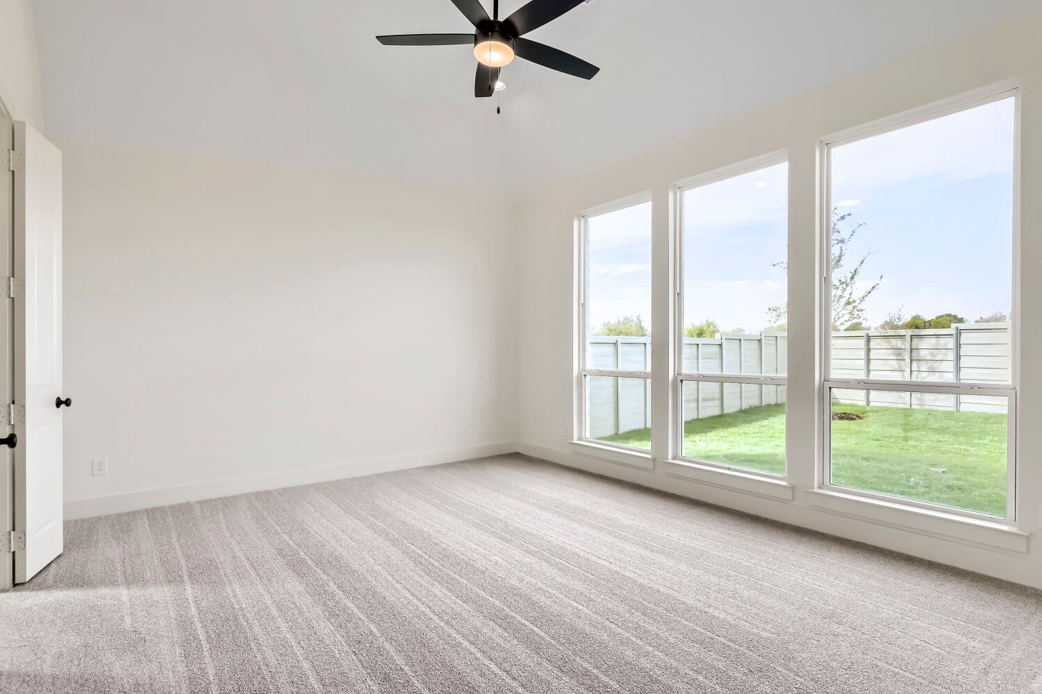 Plan 1648 Main Bedroom Representative Photo