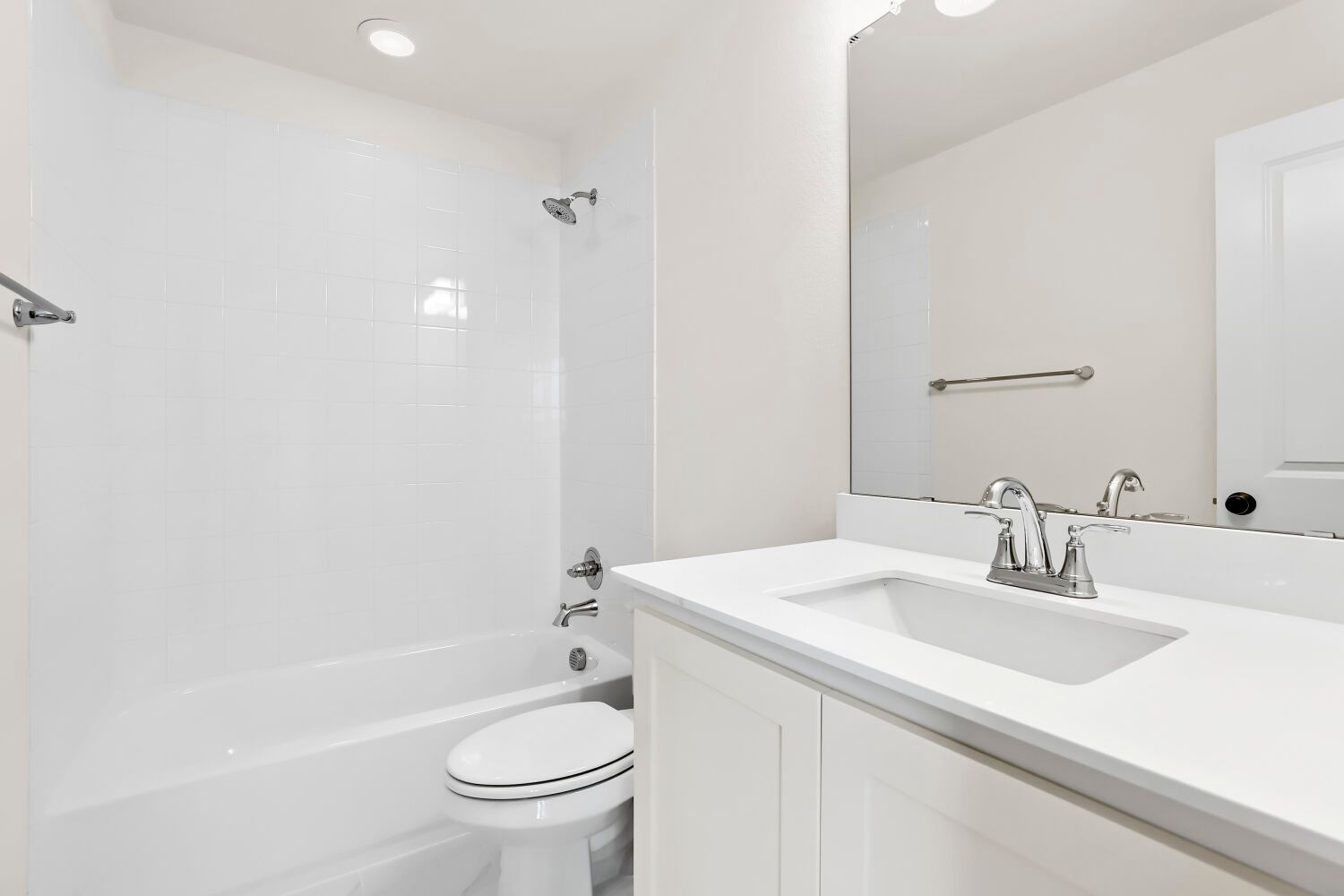Plan 1648 Secondary Bathroom Representative Photo