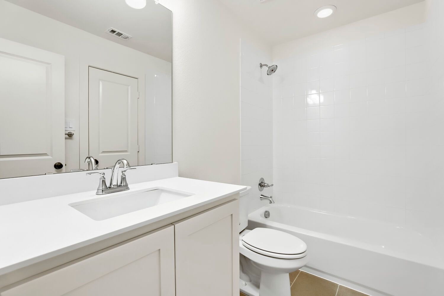 Plan 1648 Secondary Bathroom Representative Photo