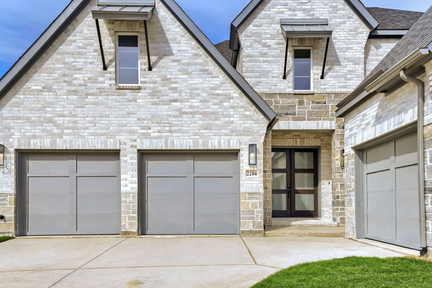 2204 Atlas - Front Entryway