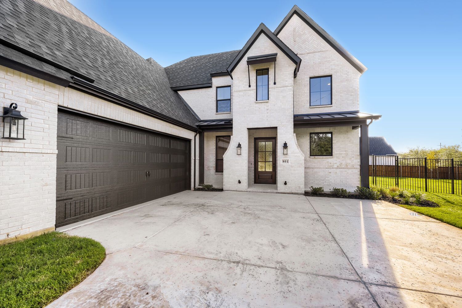801 Bella Casa - Front Entryway