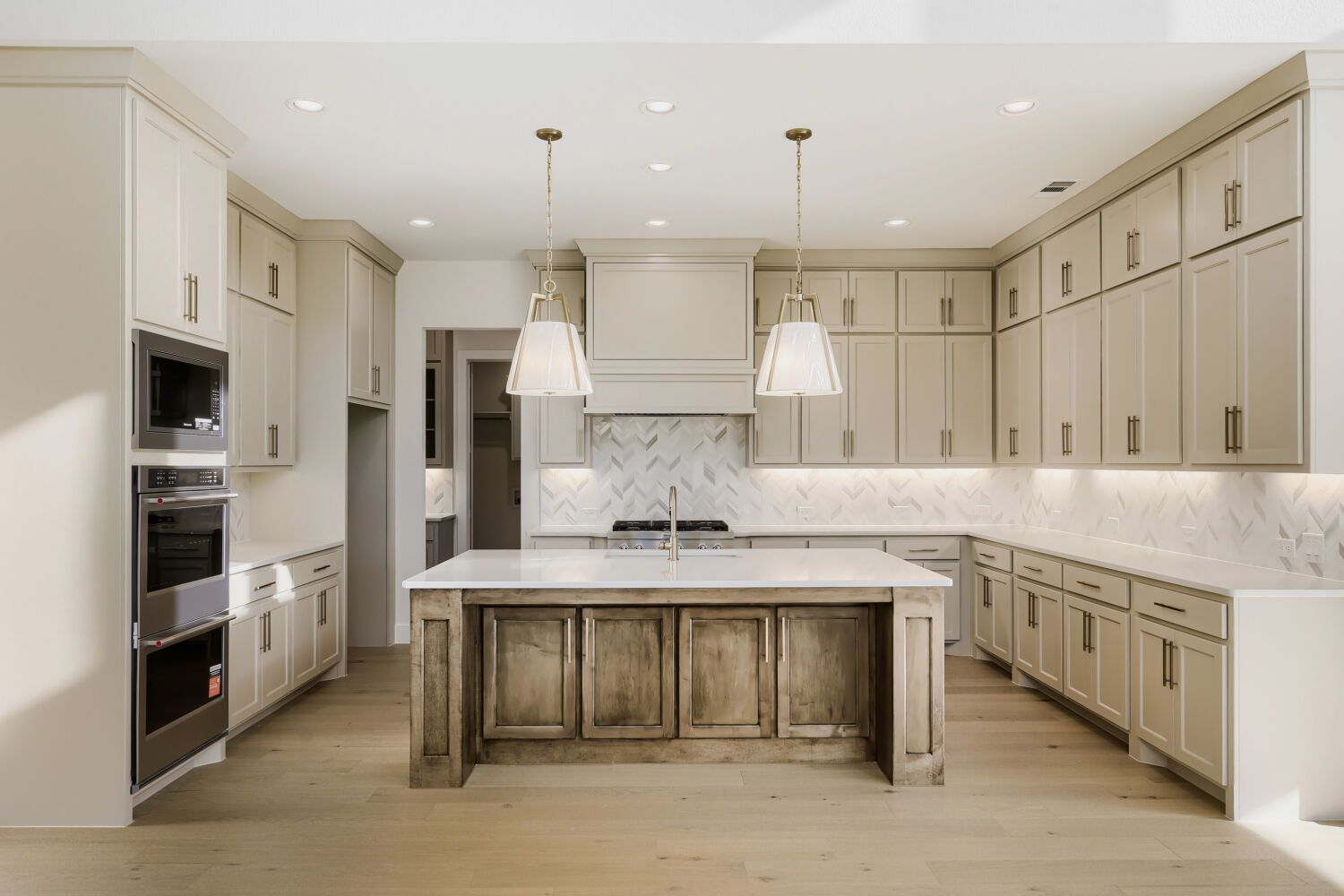 801 Bella Casa - Kitchen