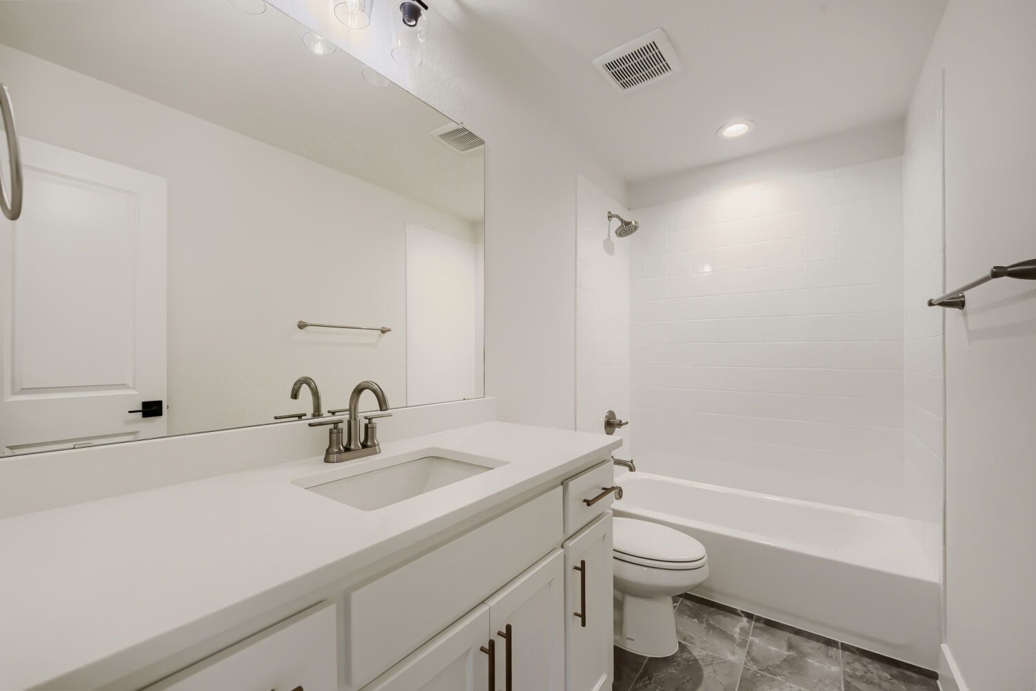 801 Bella Casa - Full Bathroom