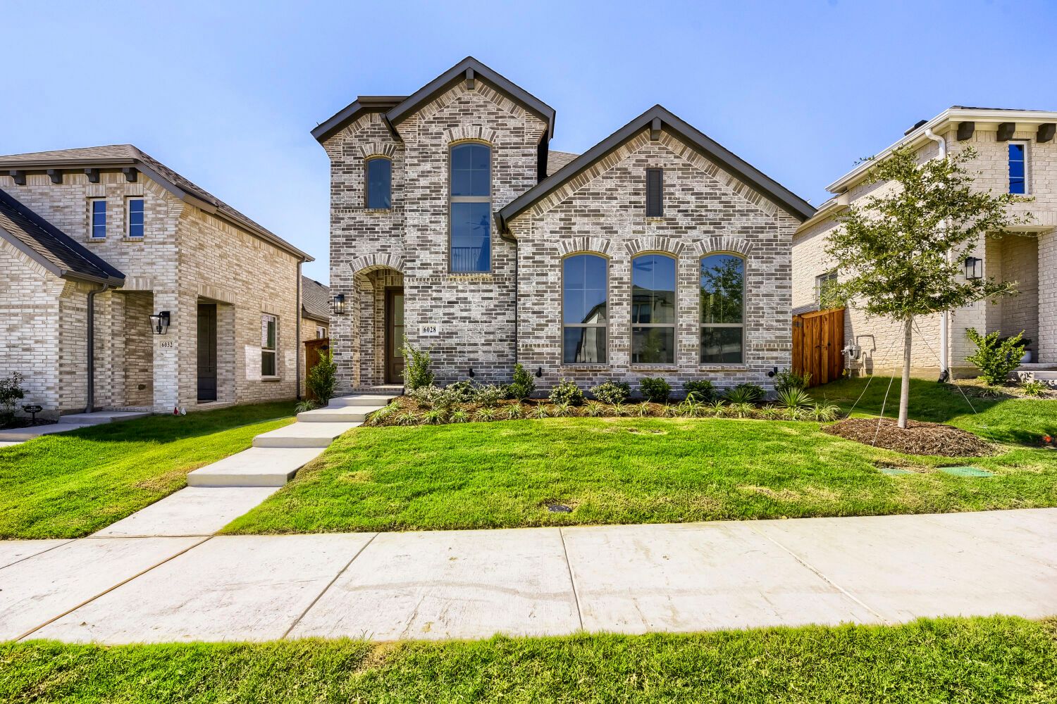 6028 Silverstein - Front Elevation