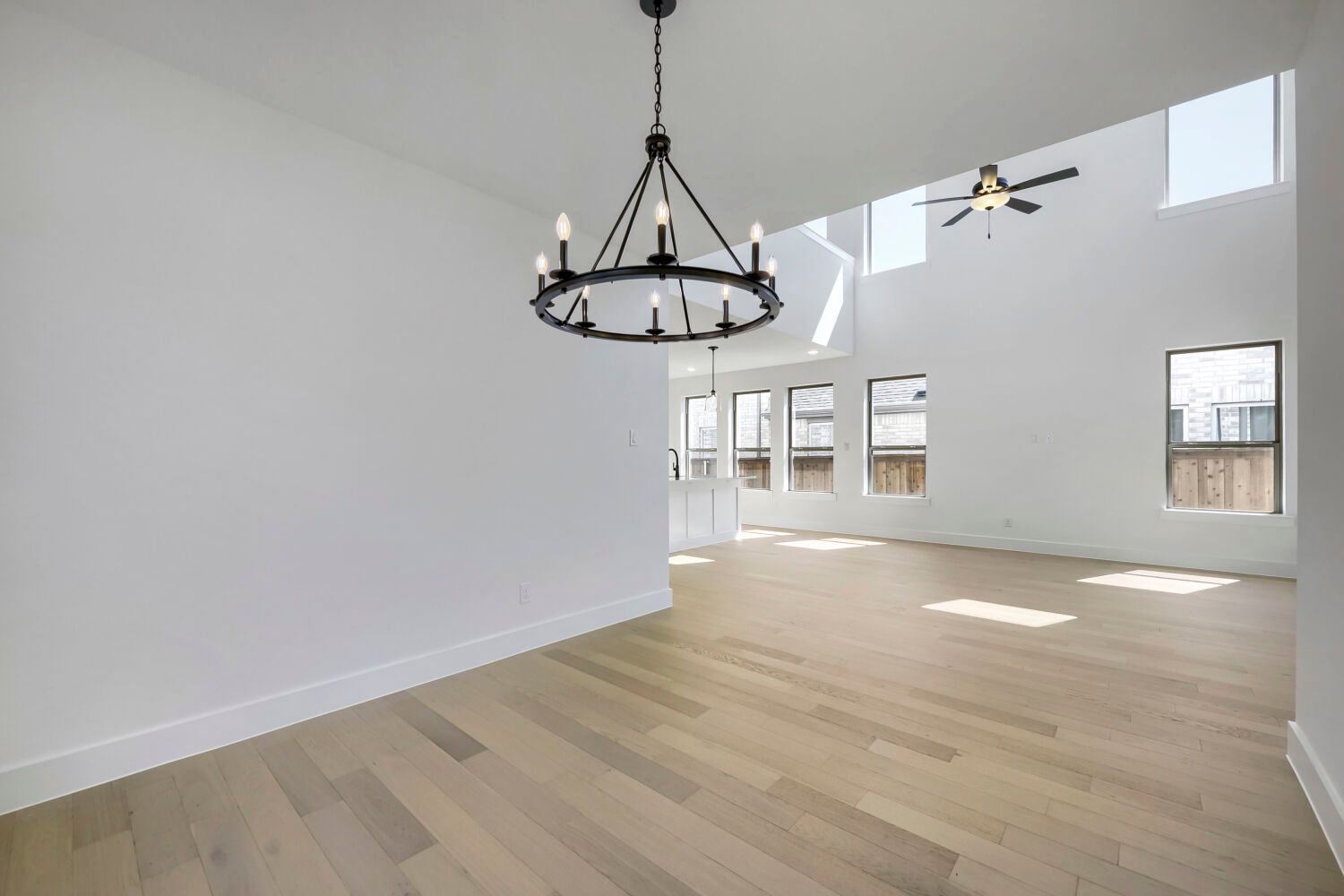 6028 Silverstein - Dining Area