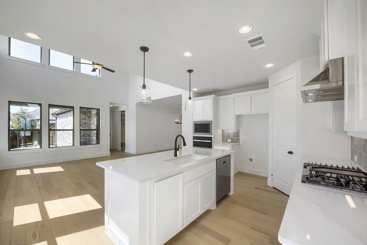 6028 Silverstein - Kitchen