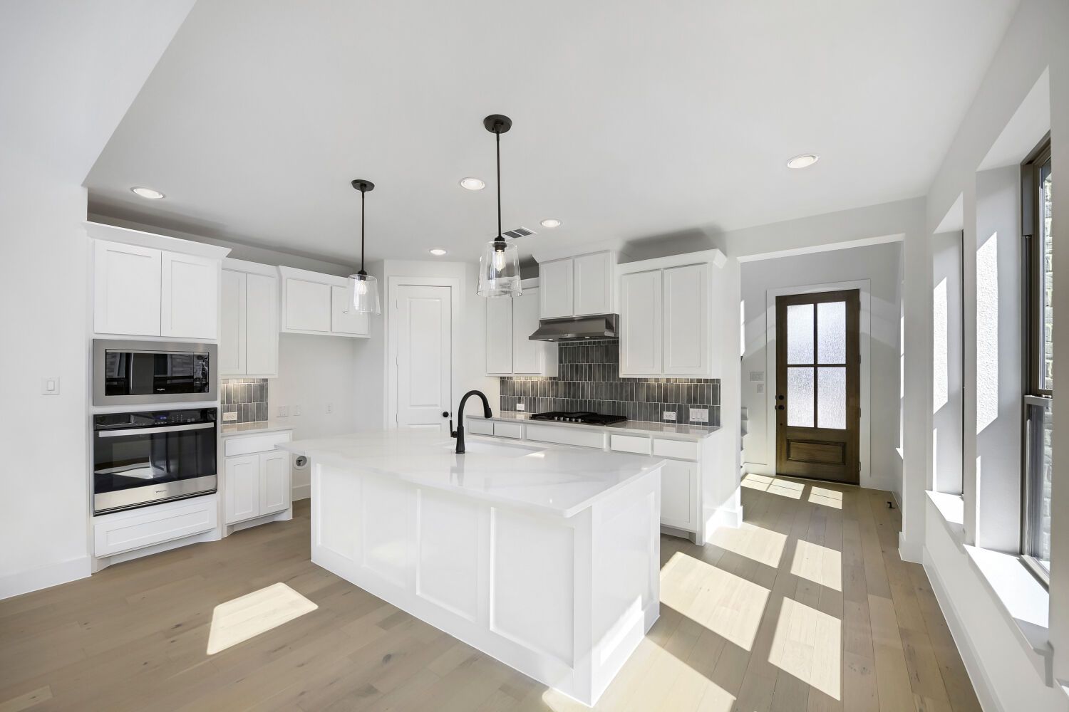 6028 Silverstein - Kitchen