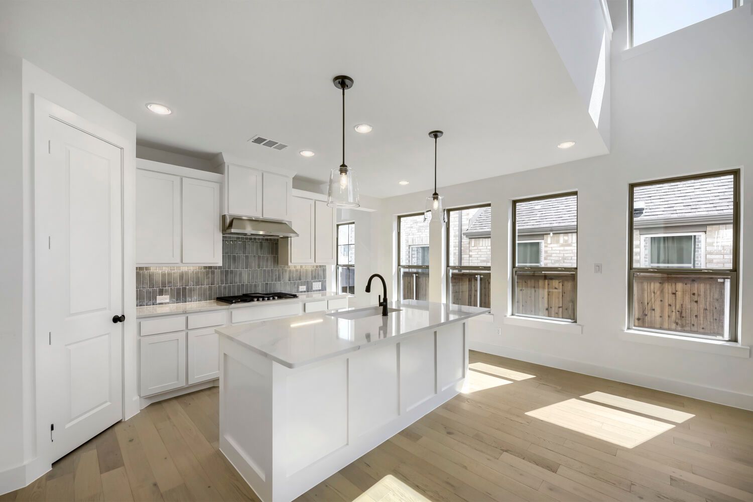 6028 Silverstein - Kitchen
