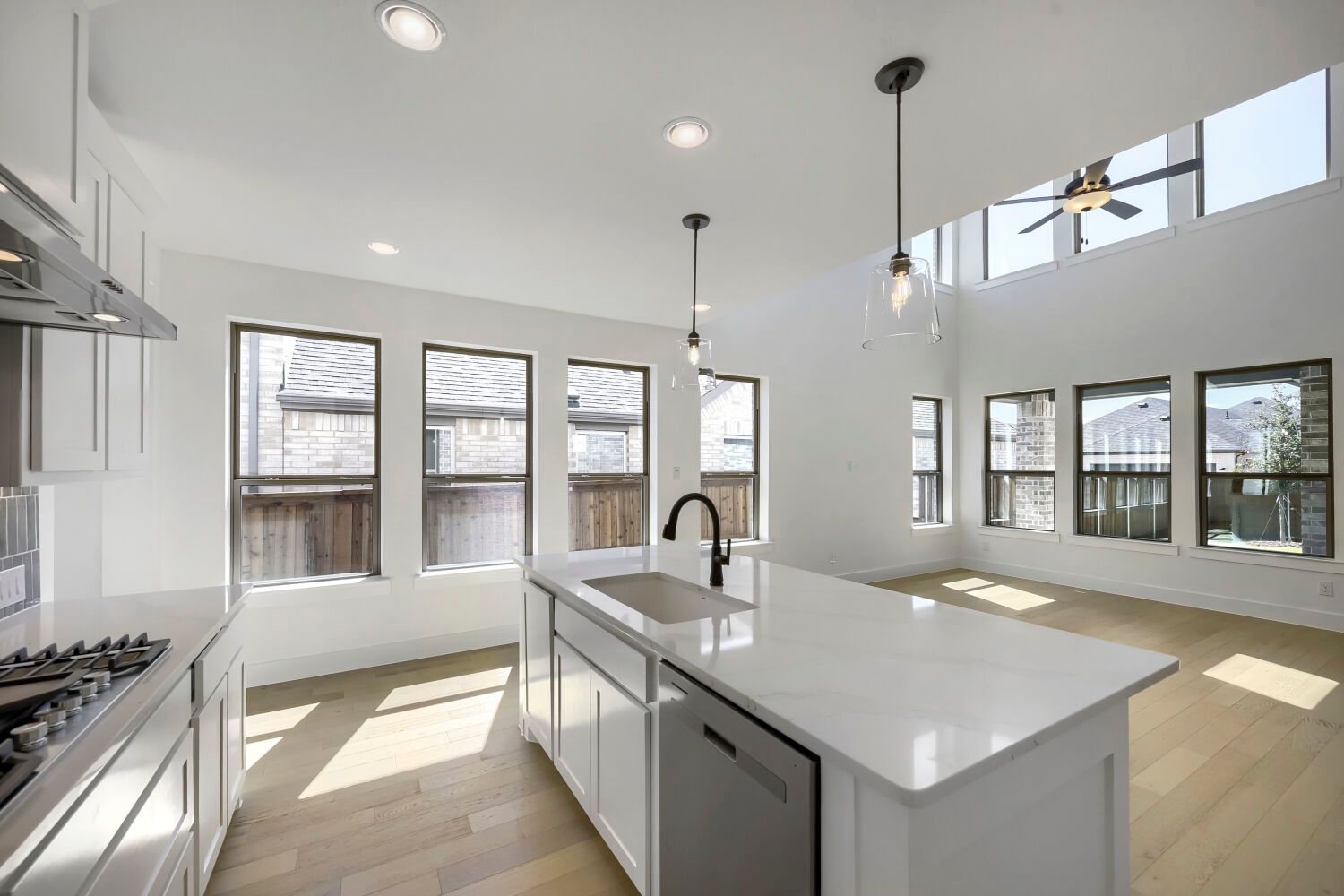 6028 Silverstein - Kitchen