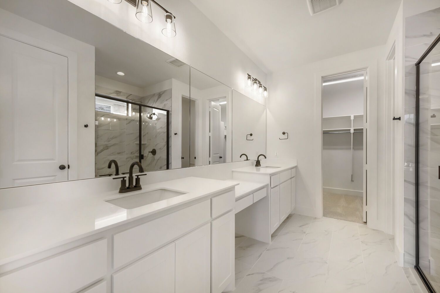 6028 Silverstein - Primary Bathroom