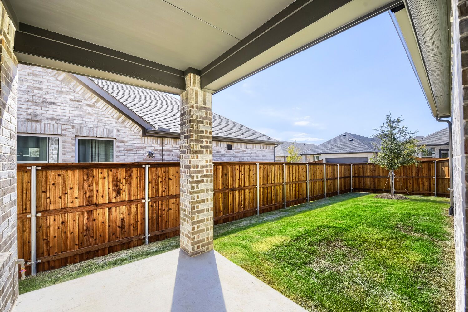 6028 Silverstein - Patio