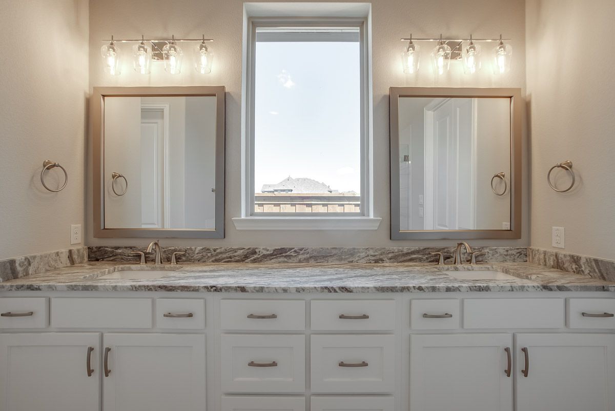 Plan 1634 Primary Bathroom Representative Image