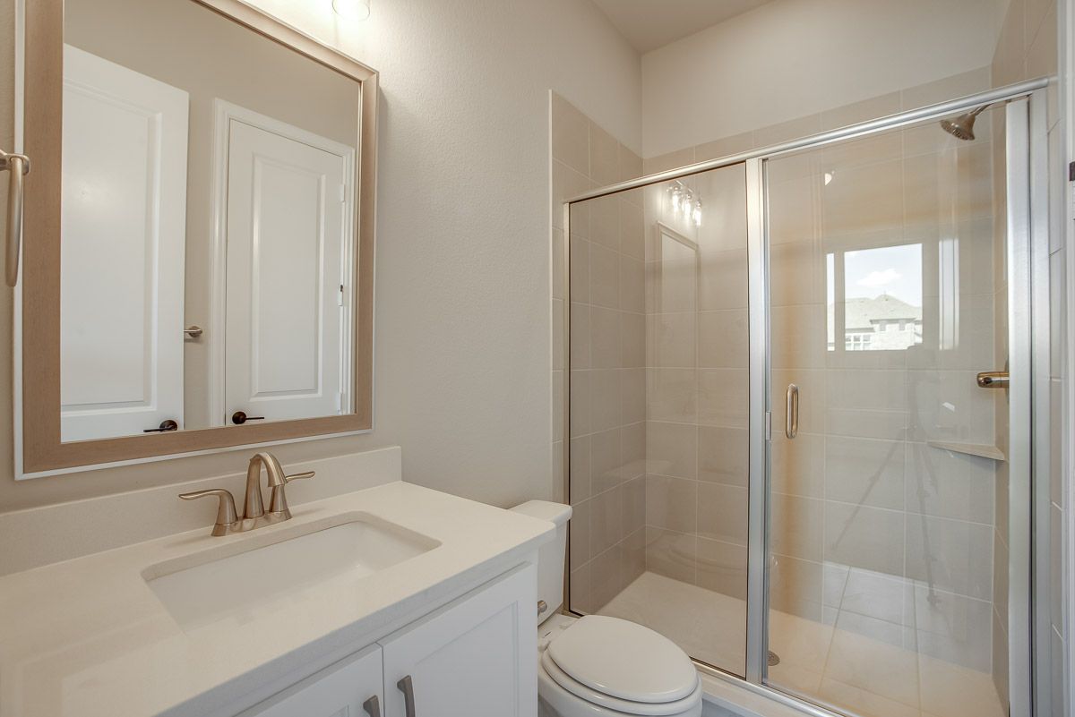 Plan 1634 Secondary Bathroom Representative Image