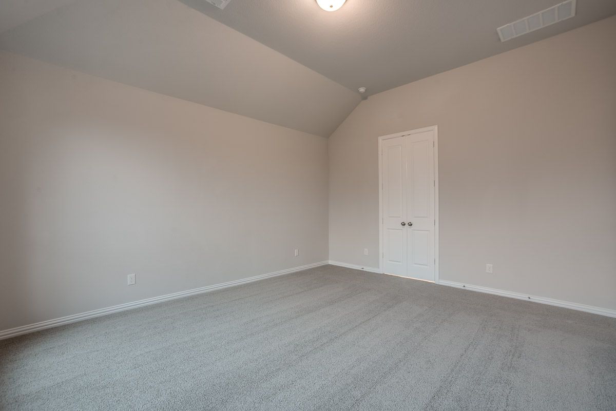 Plan 1682 Primary Bedroom Representative Image