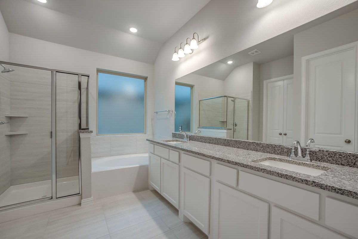 Plan 1682 Primary Bathroom Representative Image