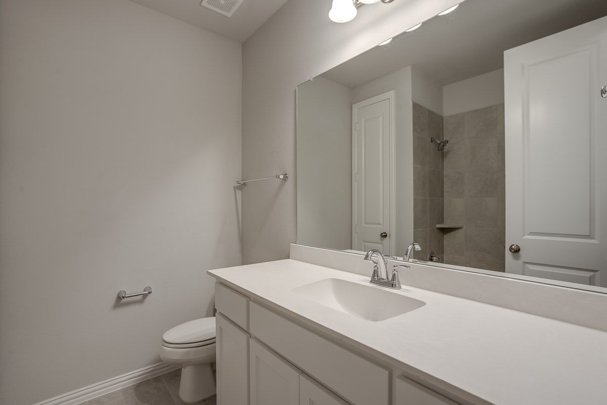 Plan 1682 Secondary Bathroom Representative Image
