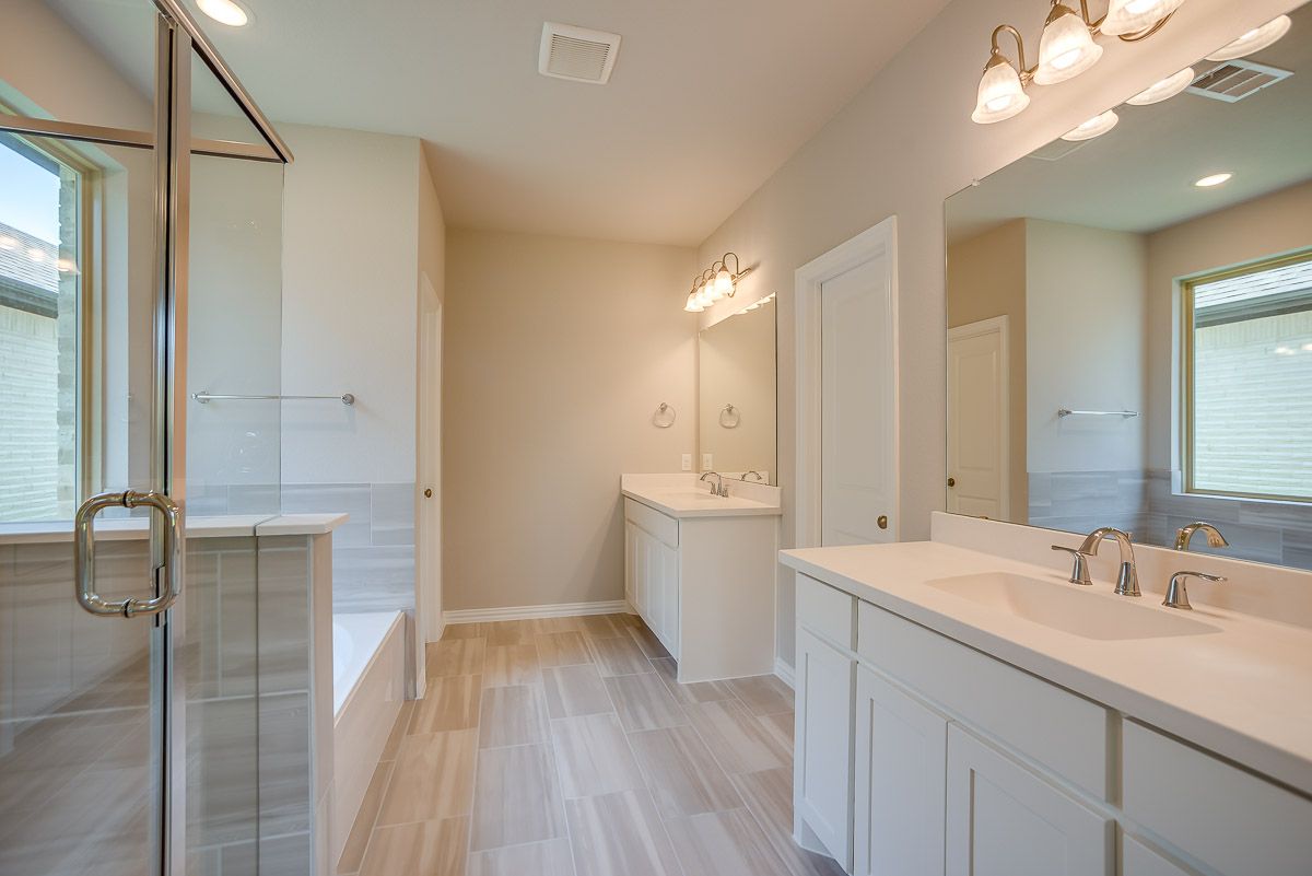 Plan 1689 Primary Bathroom Representative Image