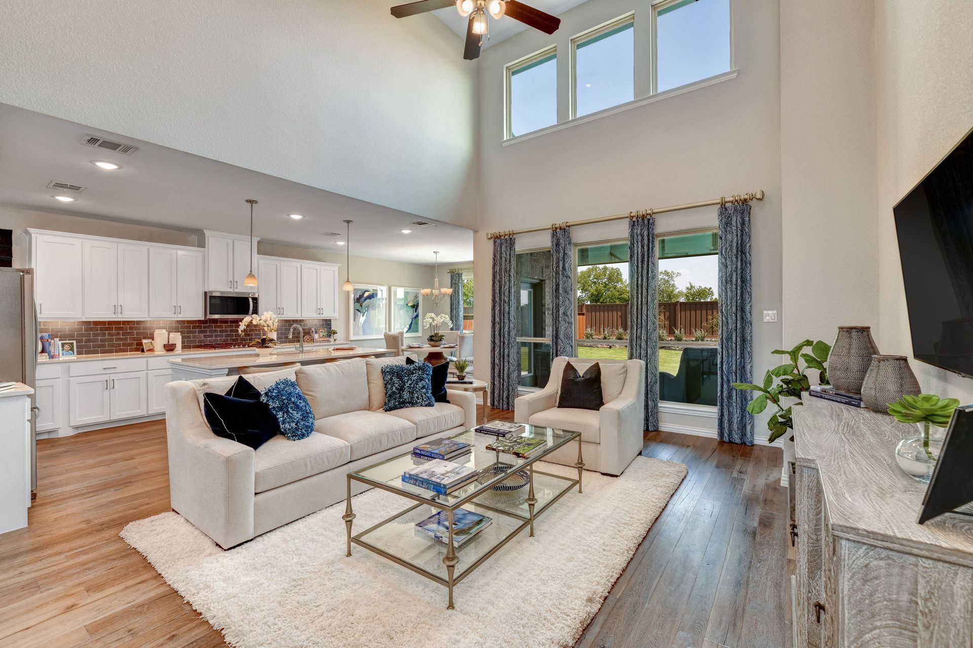 Plan 1525 Living Room Representative Image