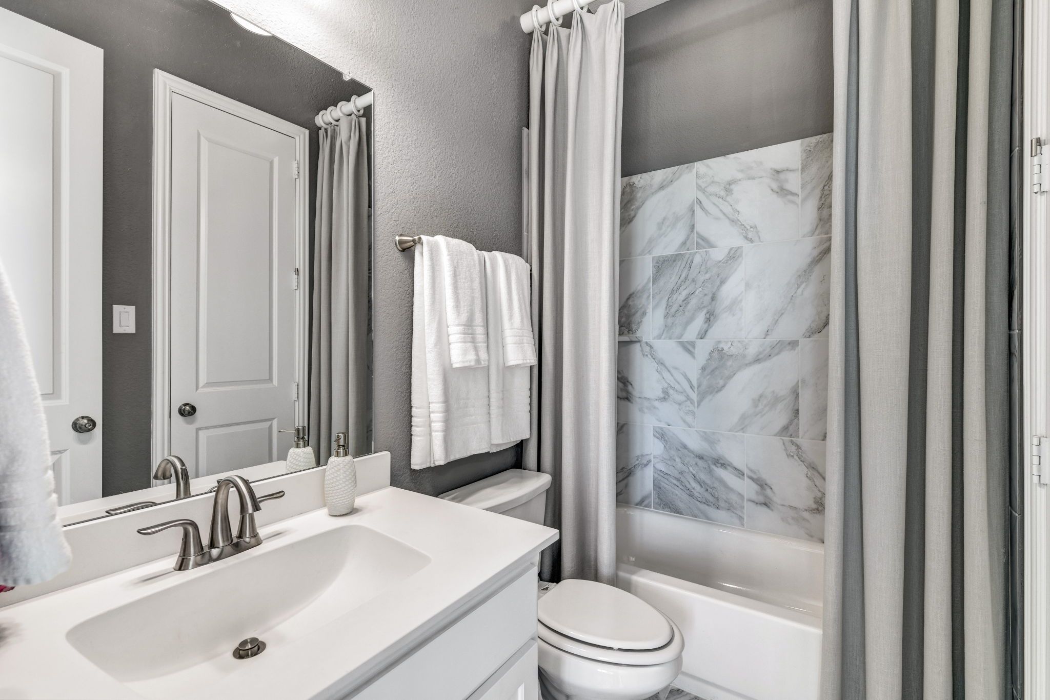 Plan 1163 Secondary Bath Representative Image