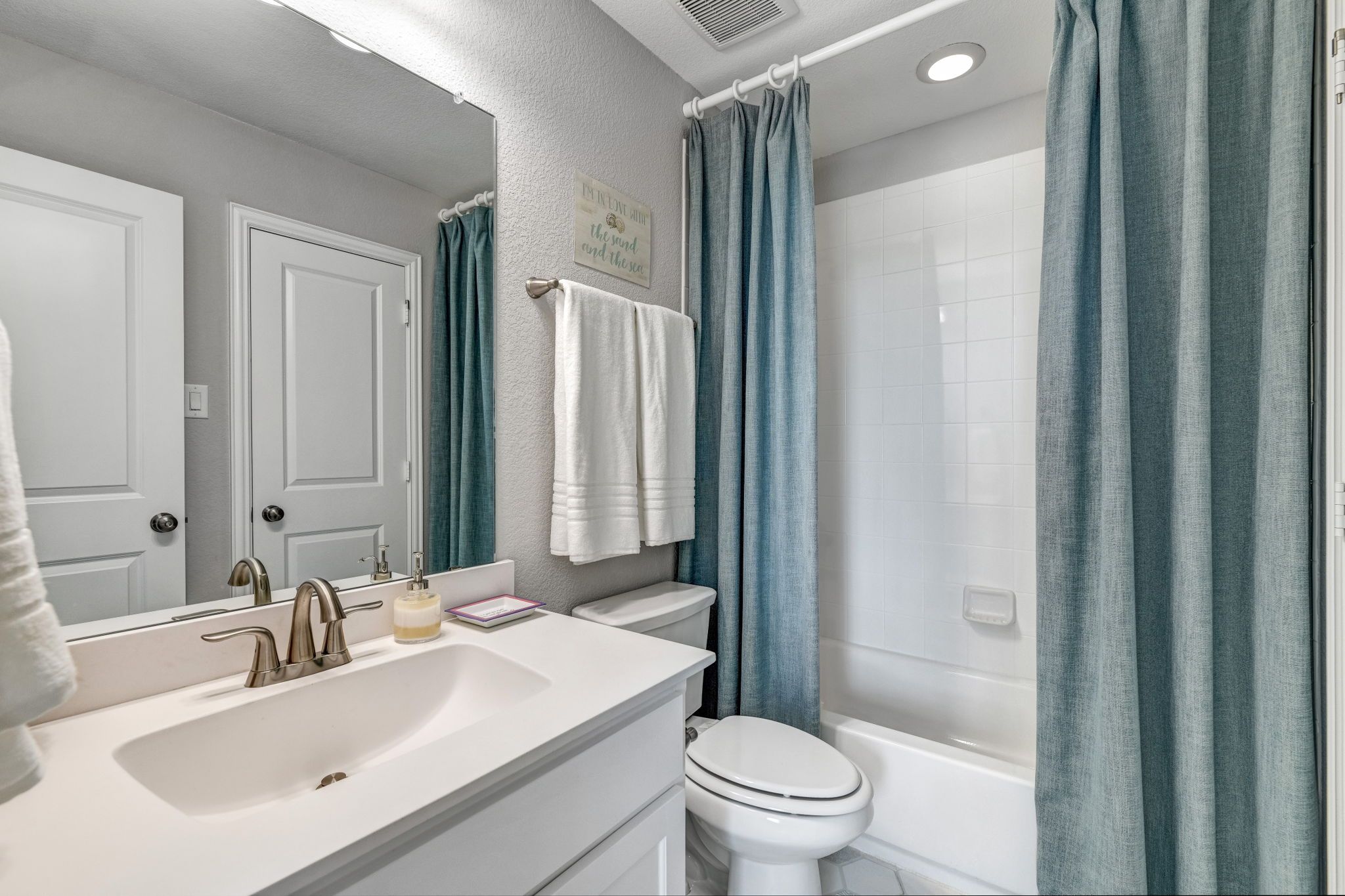 Plan 1163 Secondary Bath Representative Image