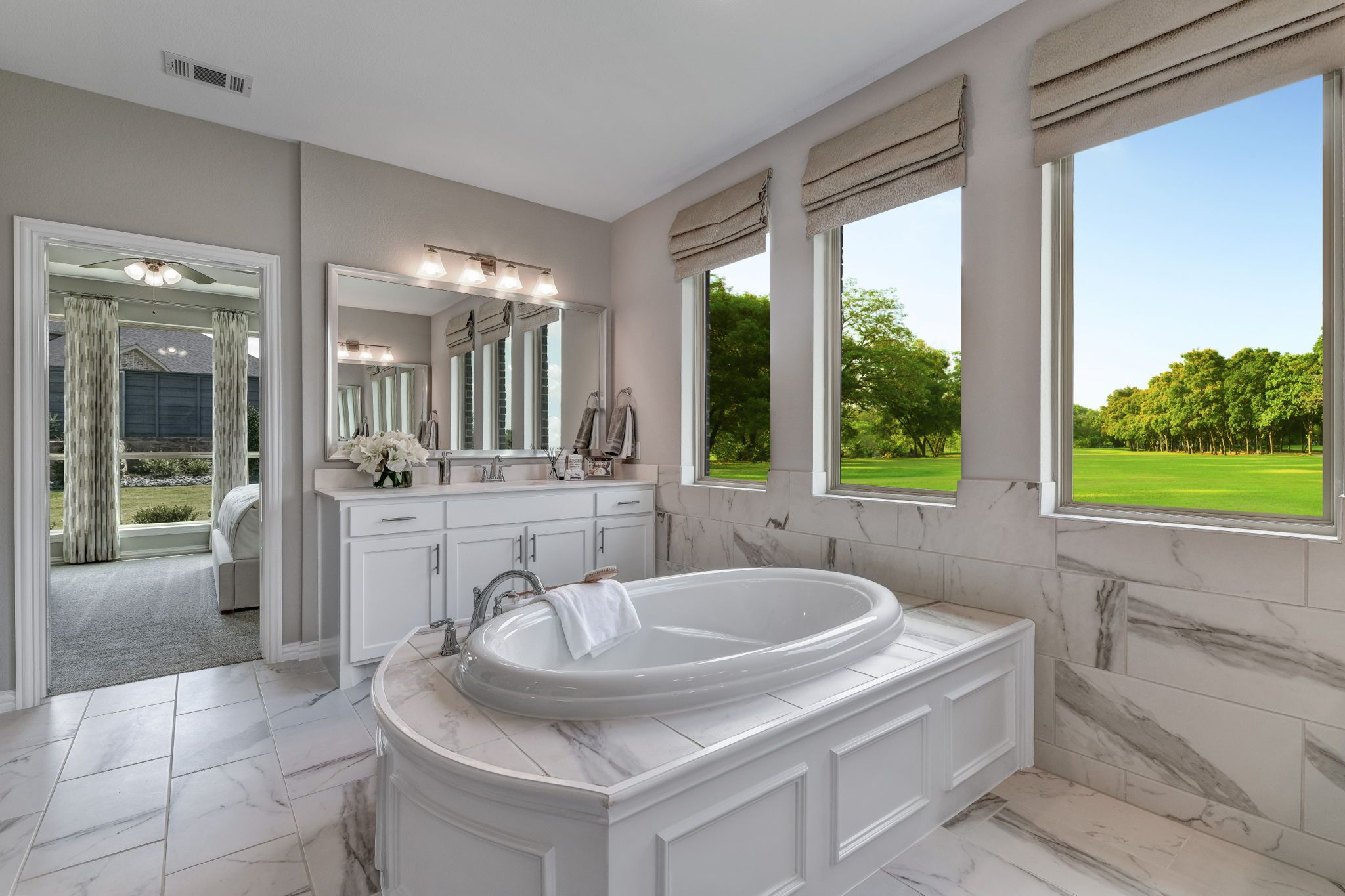 Plan 1686 Primary Bath Representative Image