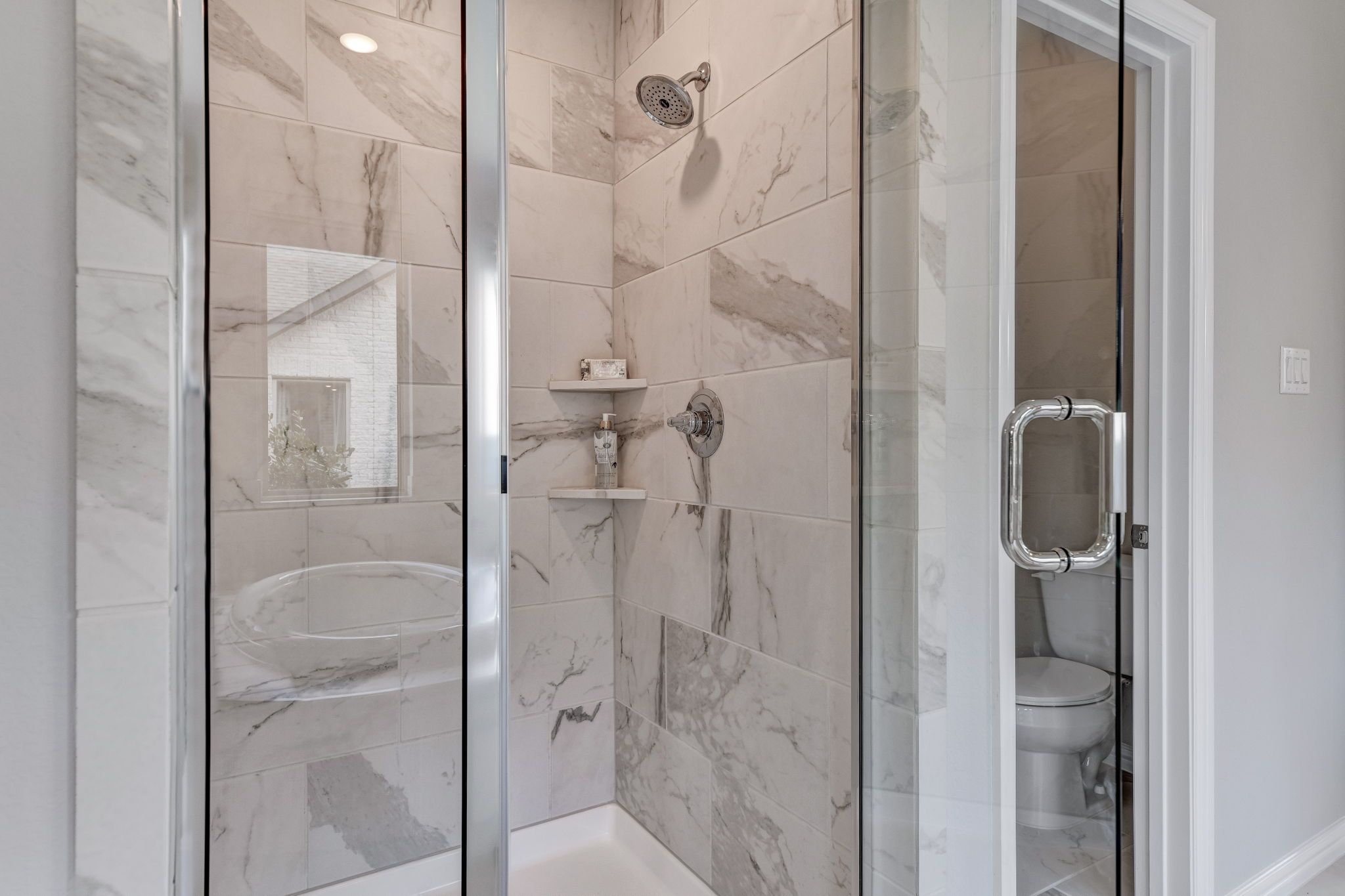 Plan 1686 Primary Shower Representative Image