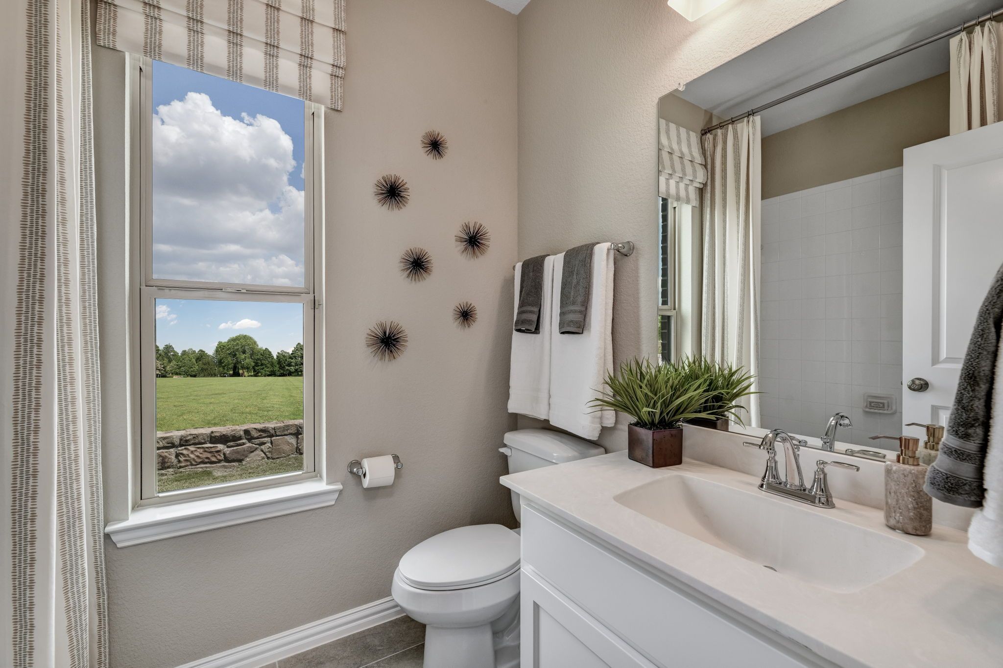 Plan 1686 Secondary Bath Representative Image