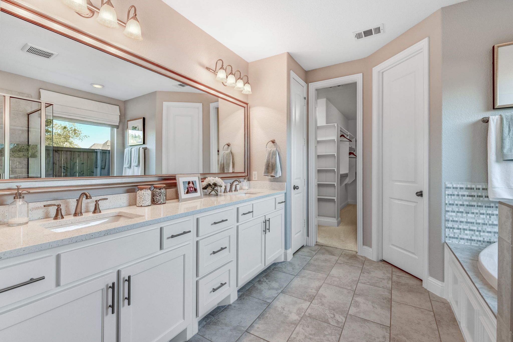 Plan 116 Primary Bath Representative Image
