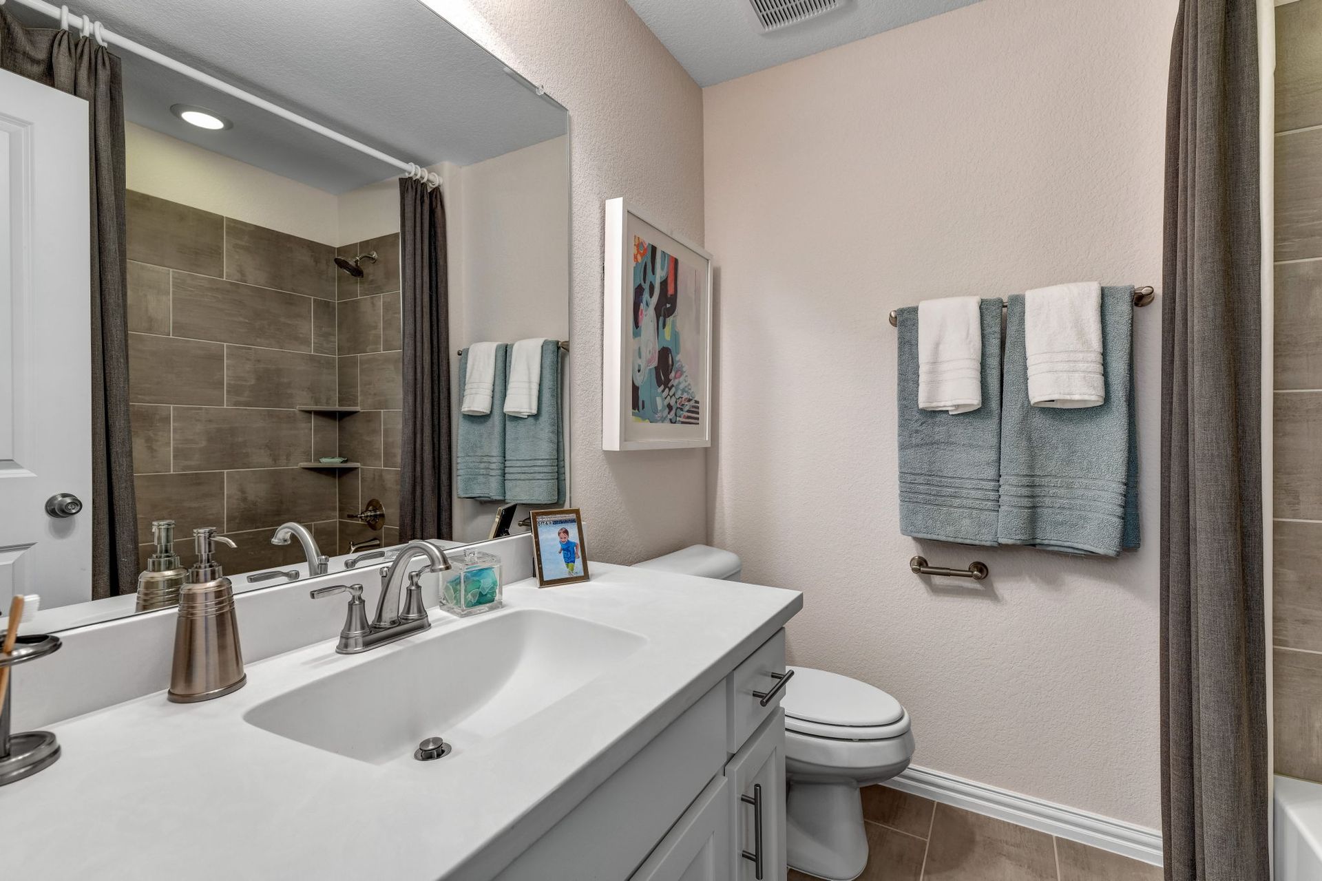 Plan 116 Secondary Bath Representative Image