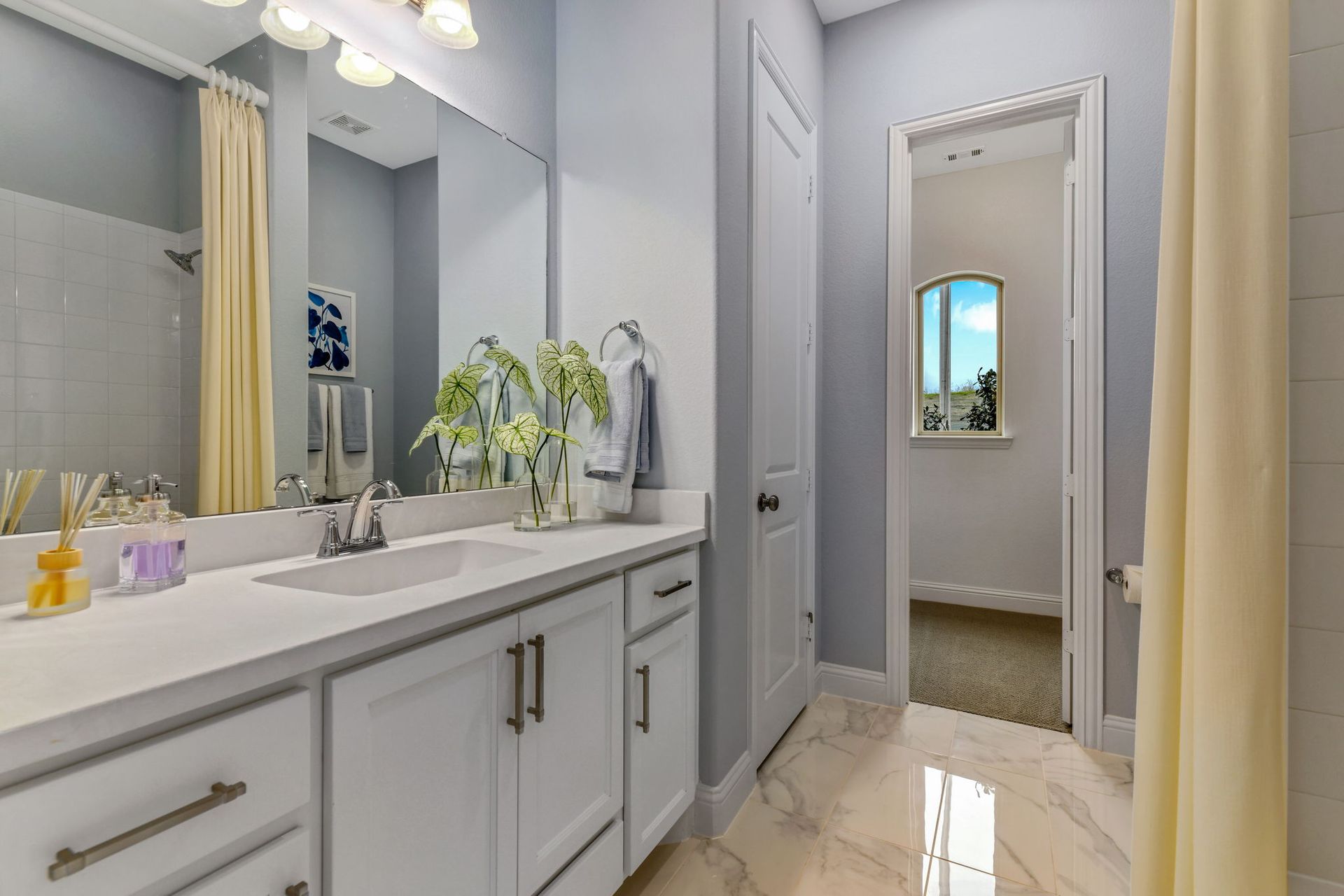 Plan 1632 Secondary Bathroom Representative Image