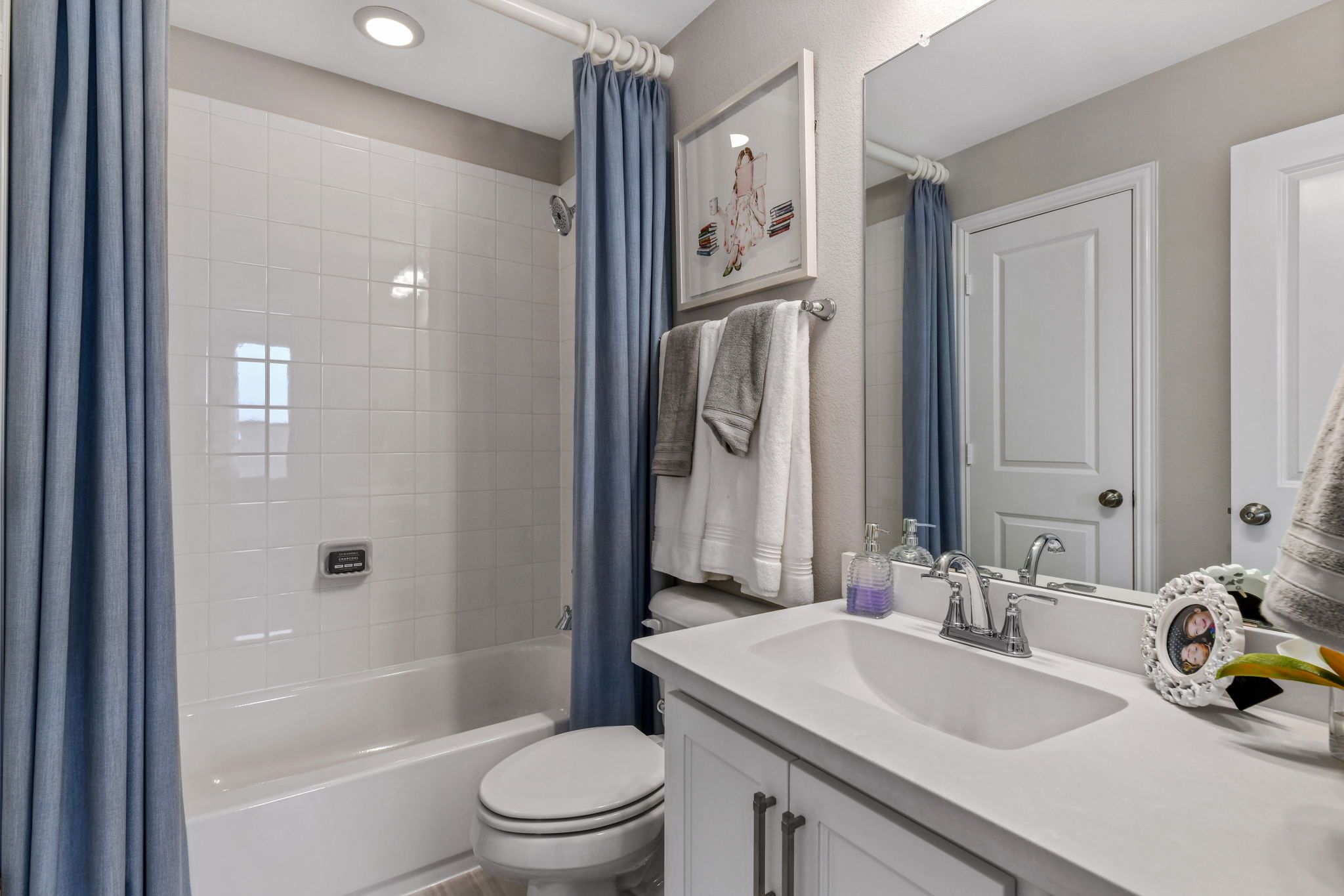 Plan 1632 Secondary Bathroom Representative Image