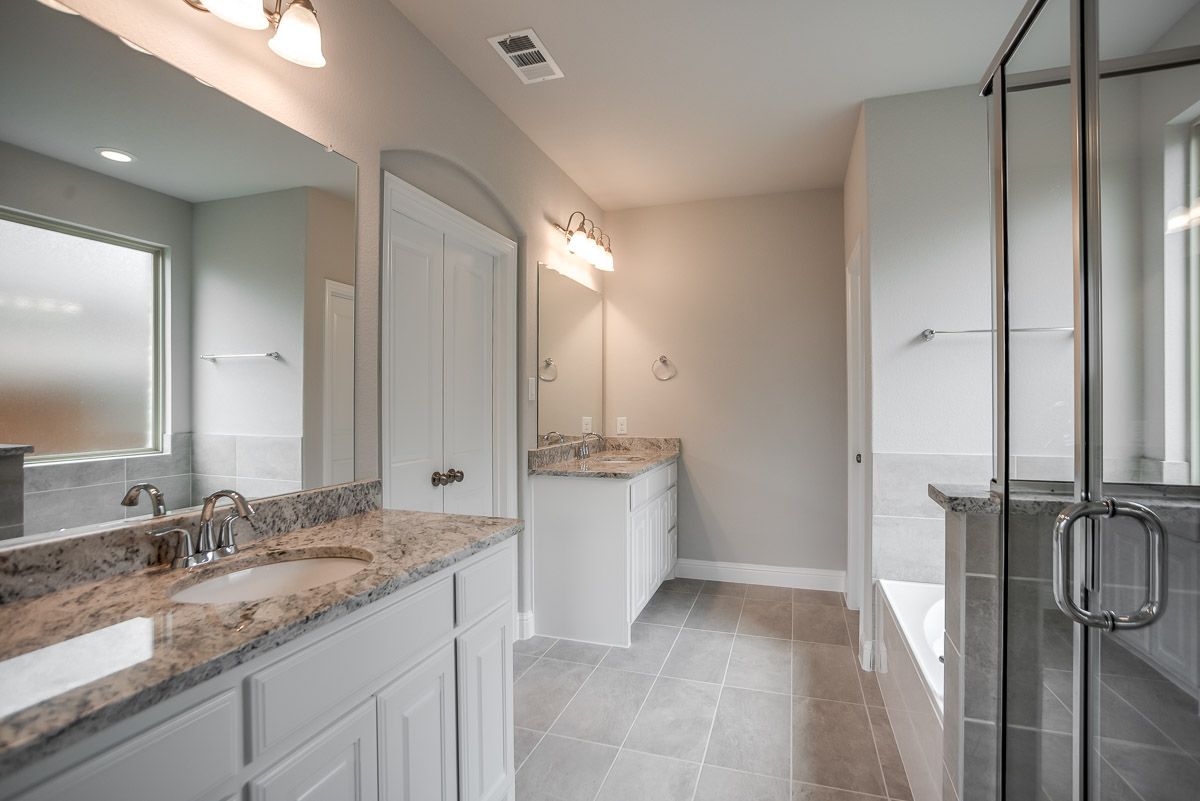 Plan 1509 Primary Bathroom Representative Image
