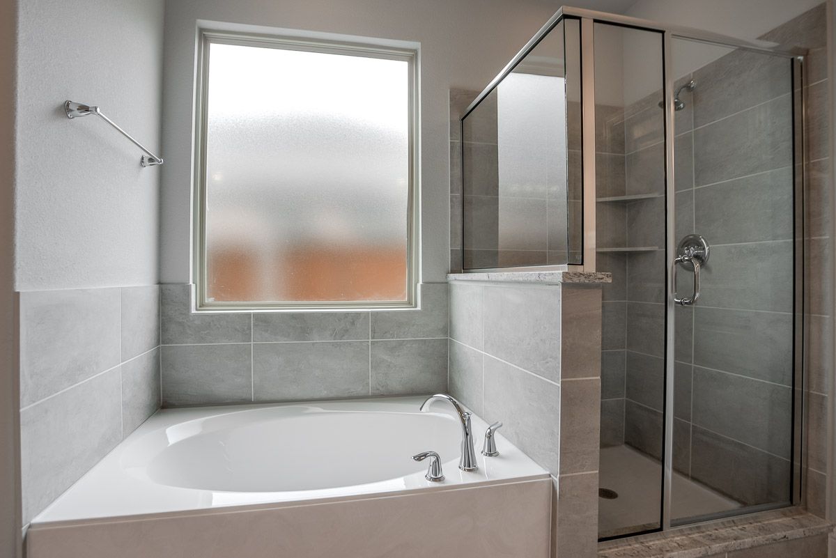 Plan 1509 Primary Bathroom Representative Image