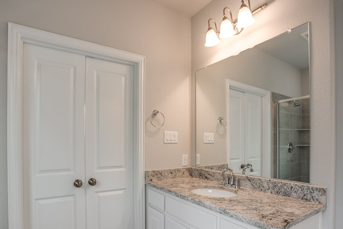 Plan 1509 Primary Bathroom Representative Image