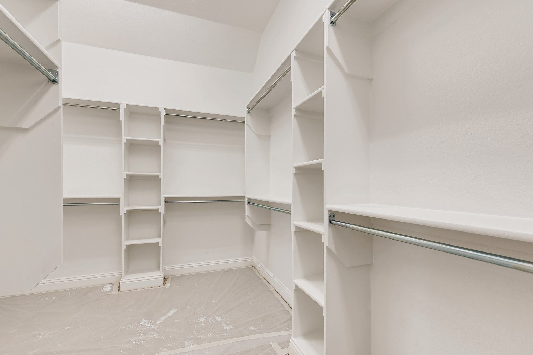 Plan 1139 Main Closet Representative Image