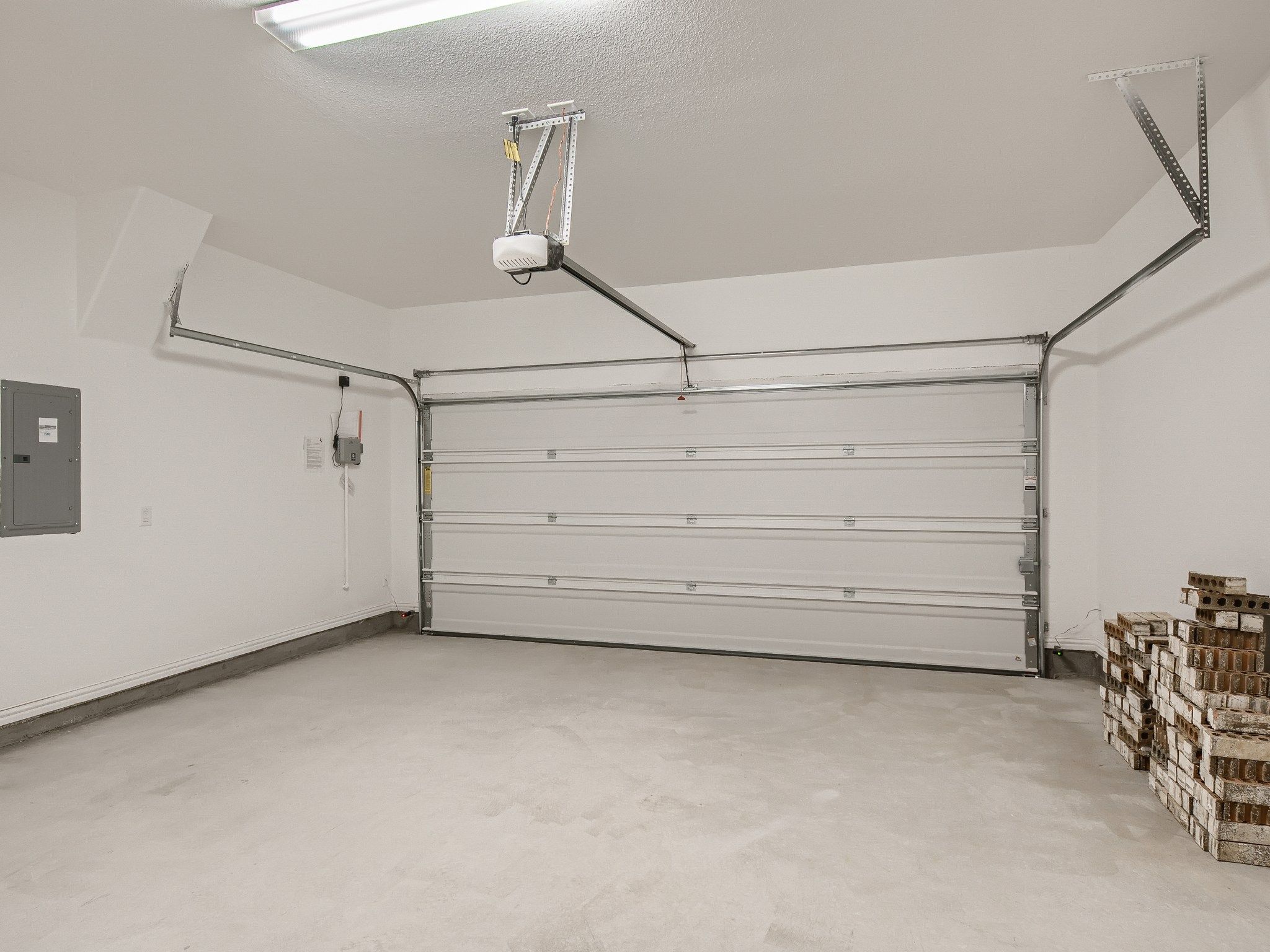 Plan 1402 Garage Representative Photo