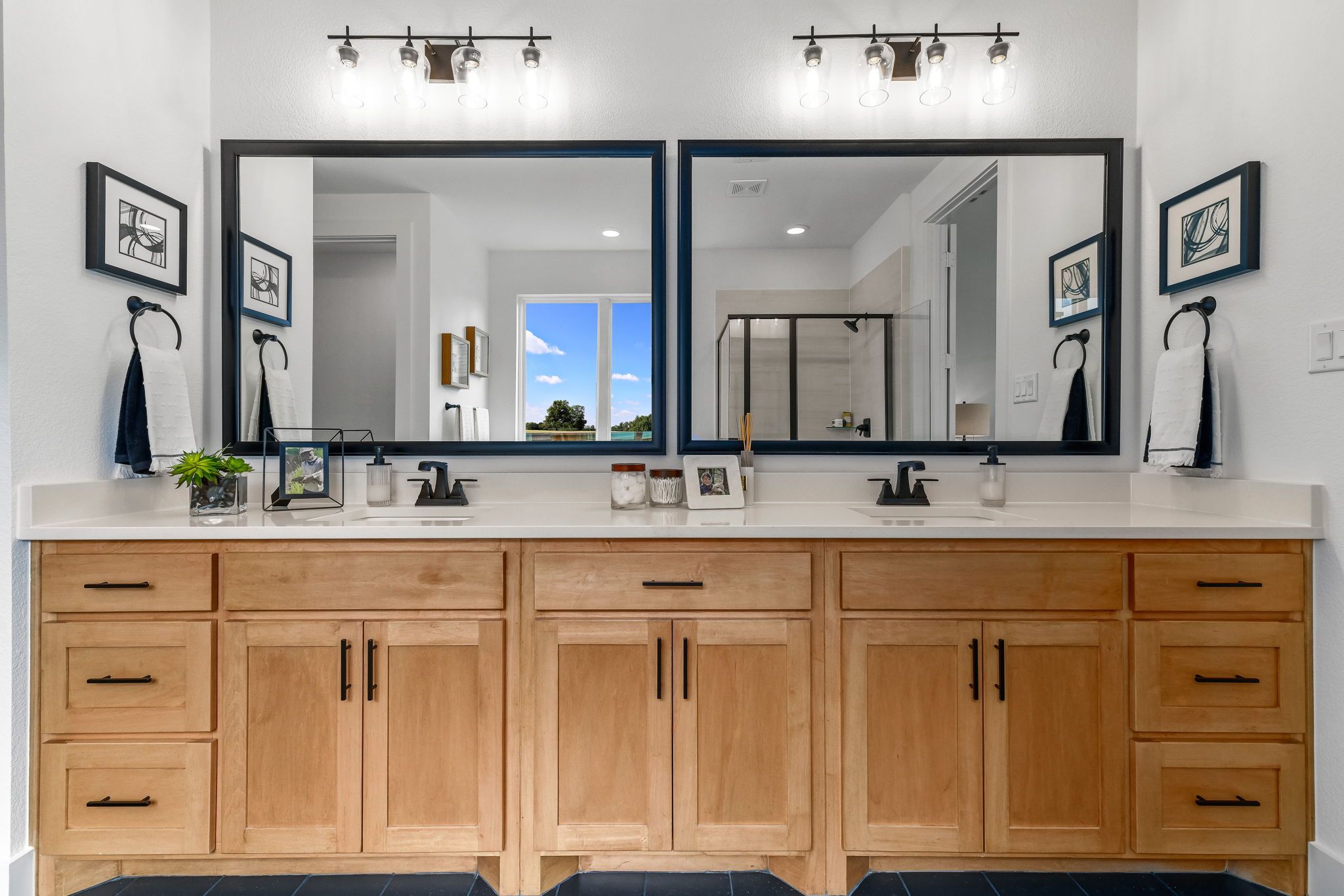 Plan 1148 Main Bathroom Representative Photo