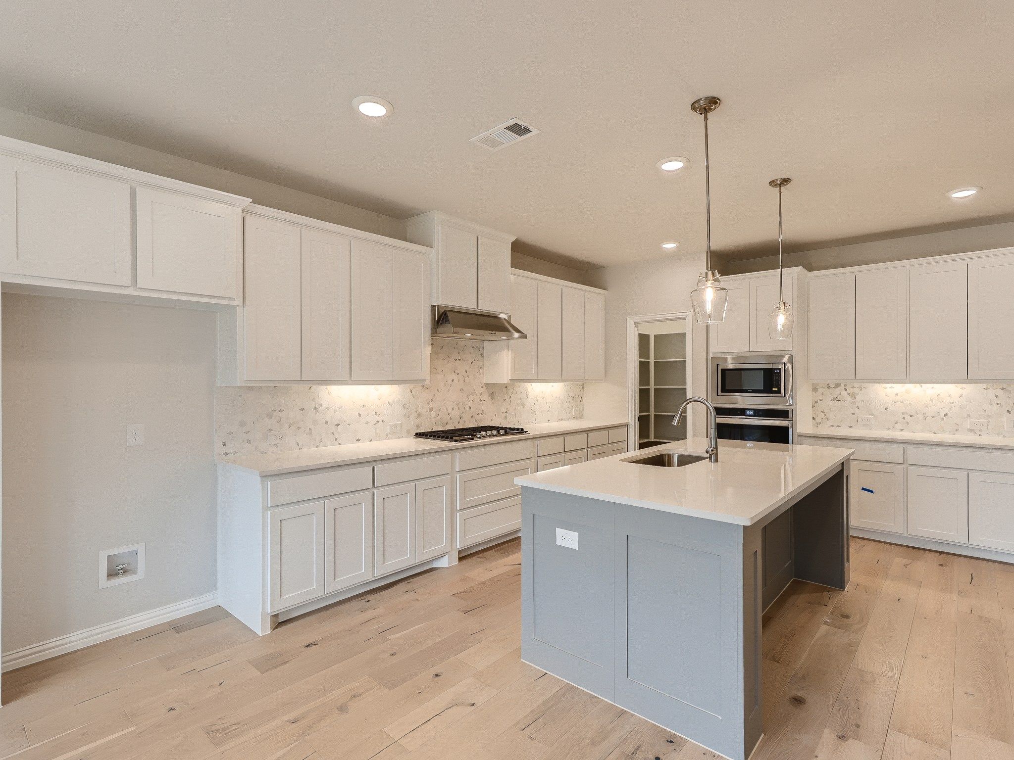 Plan 1690 Kitchen Representative Photo