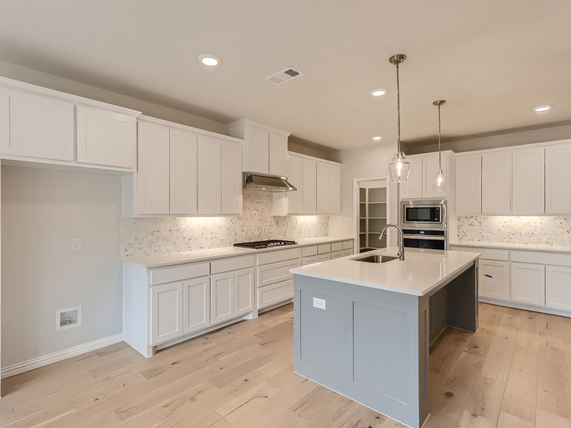 Plan 1690 Kitchen Representative Photo