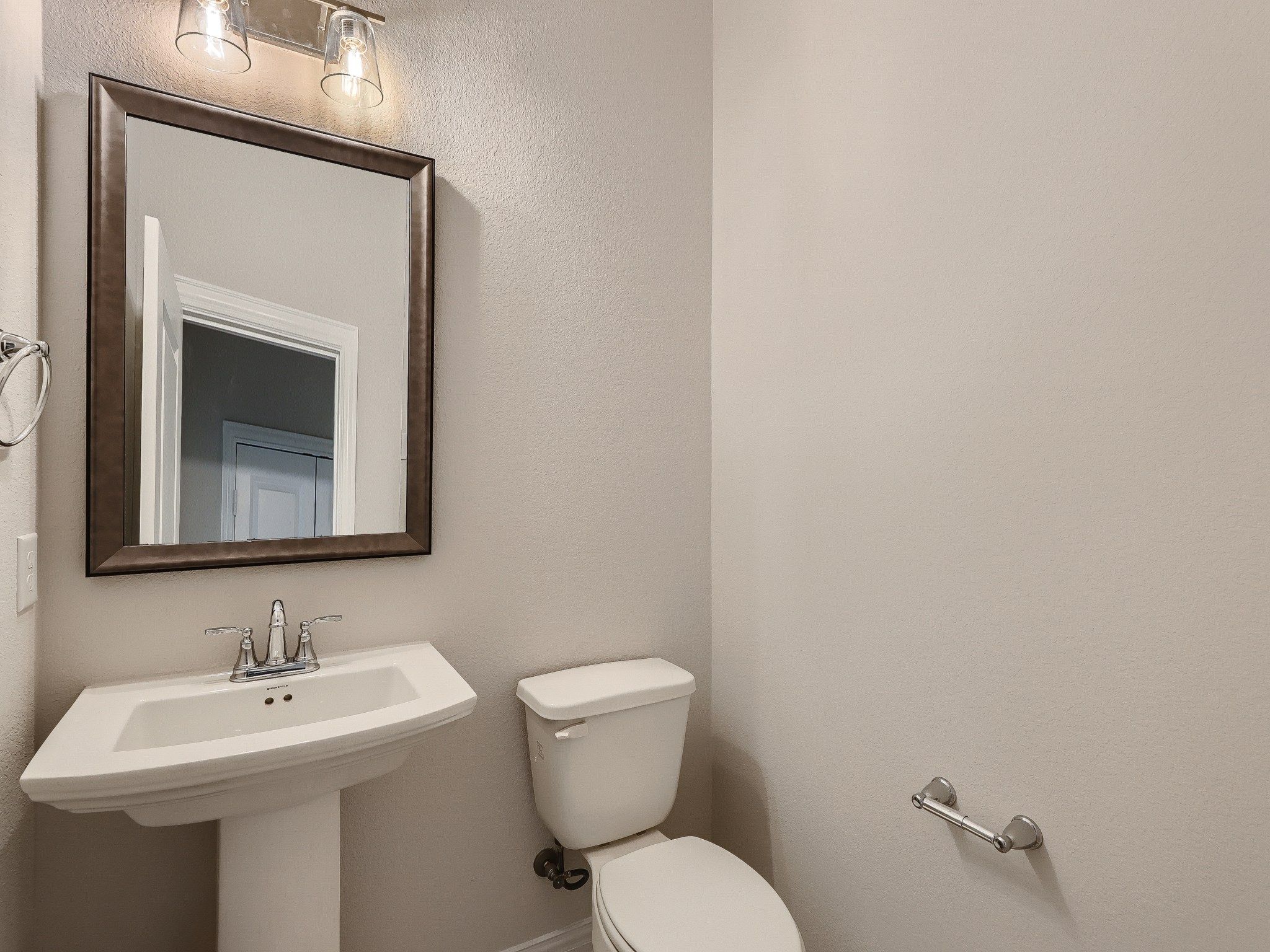 Plan 1690 Powder Room Representative Photo